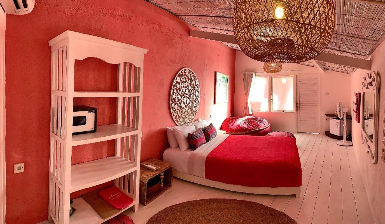 Budget Surfer Hut - for Cool Adults Only photo 3