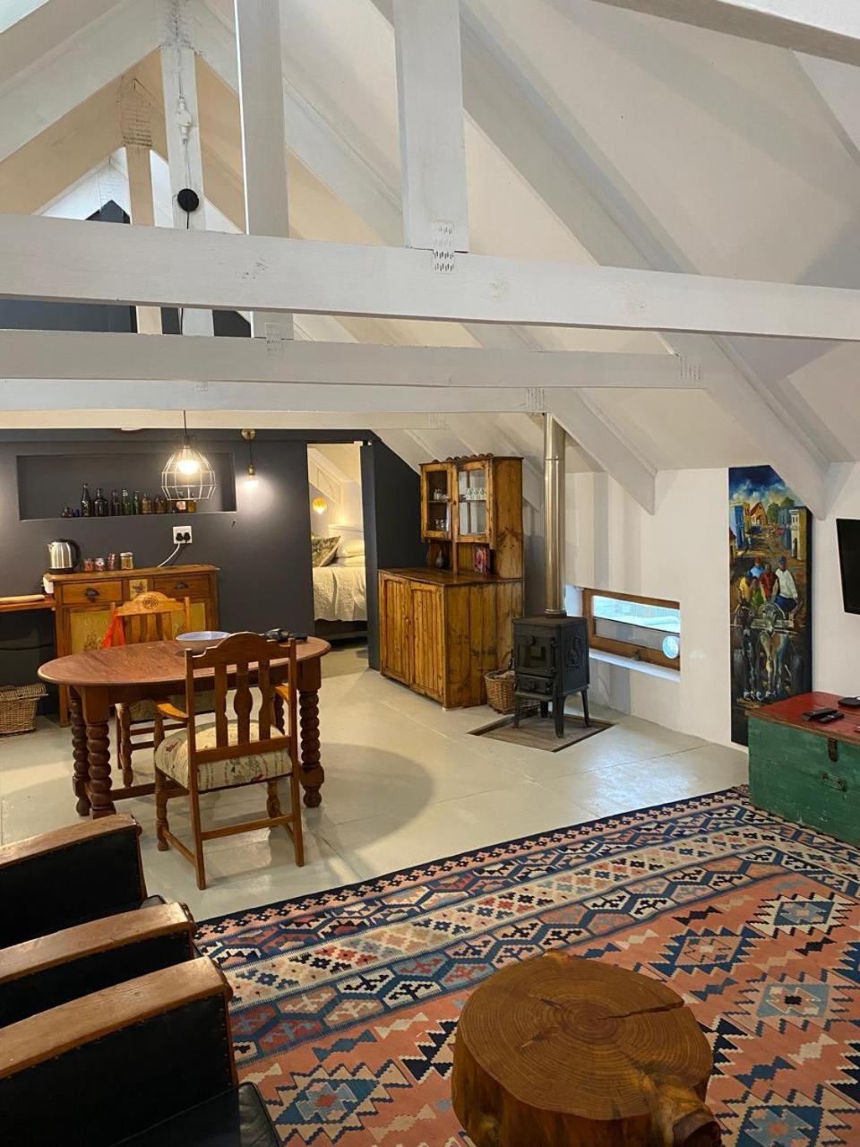 One-Bedroom Loft Apartment with One Queen Bed