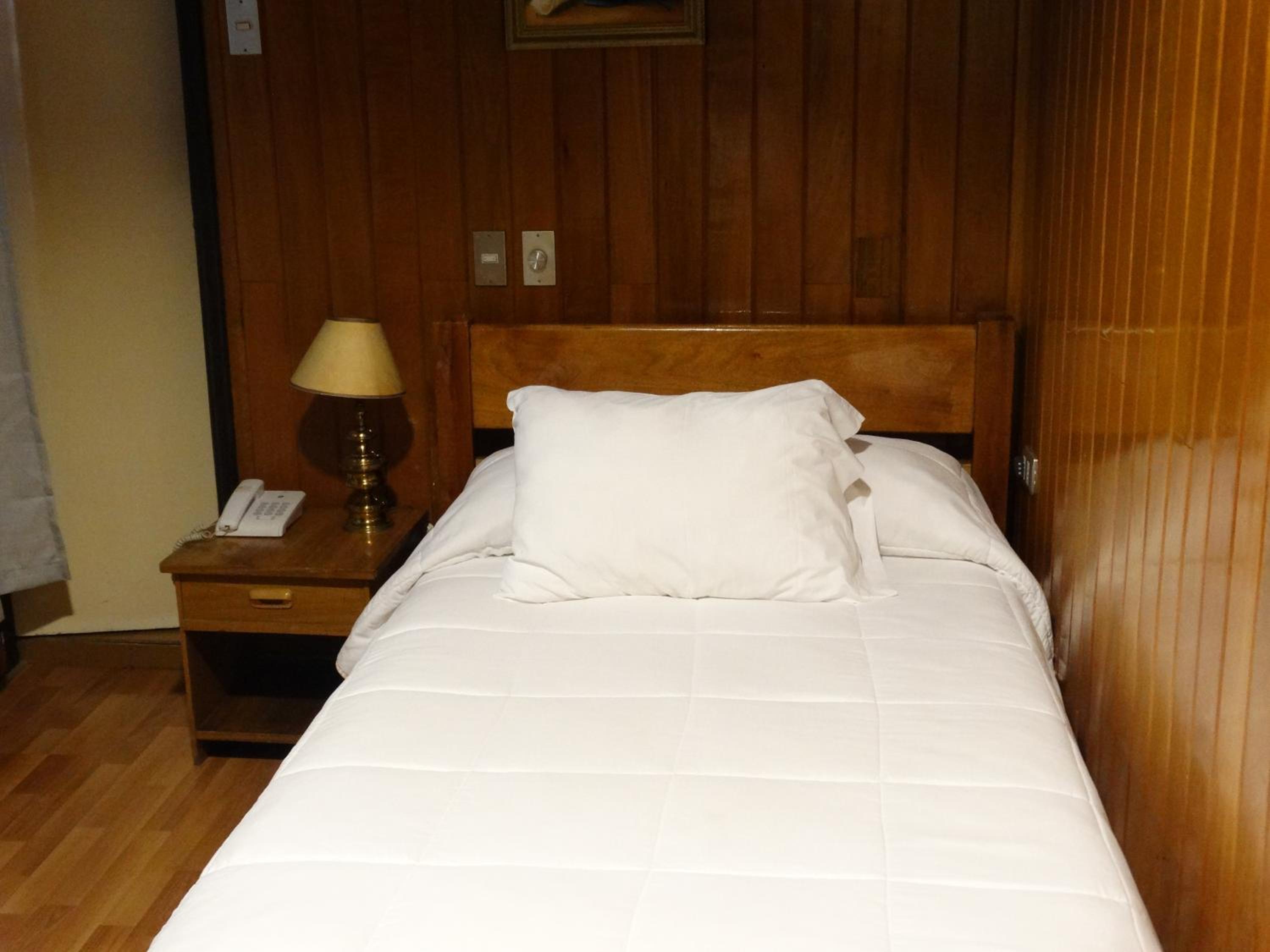 Small Single Room photo 2
