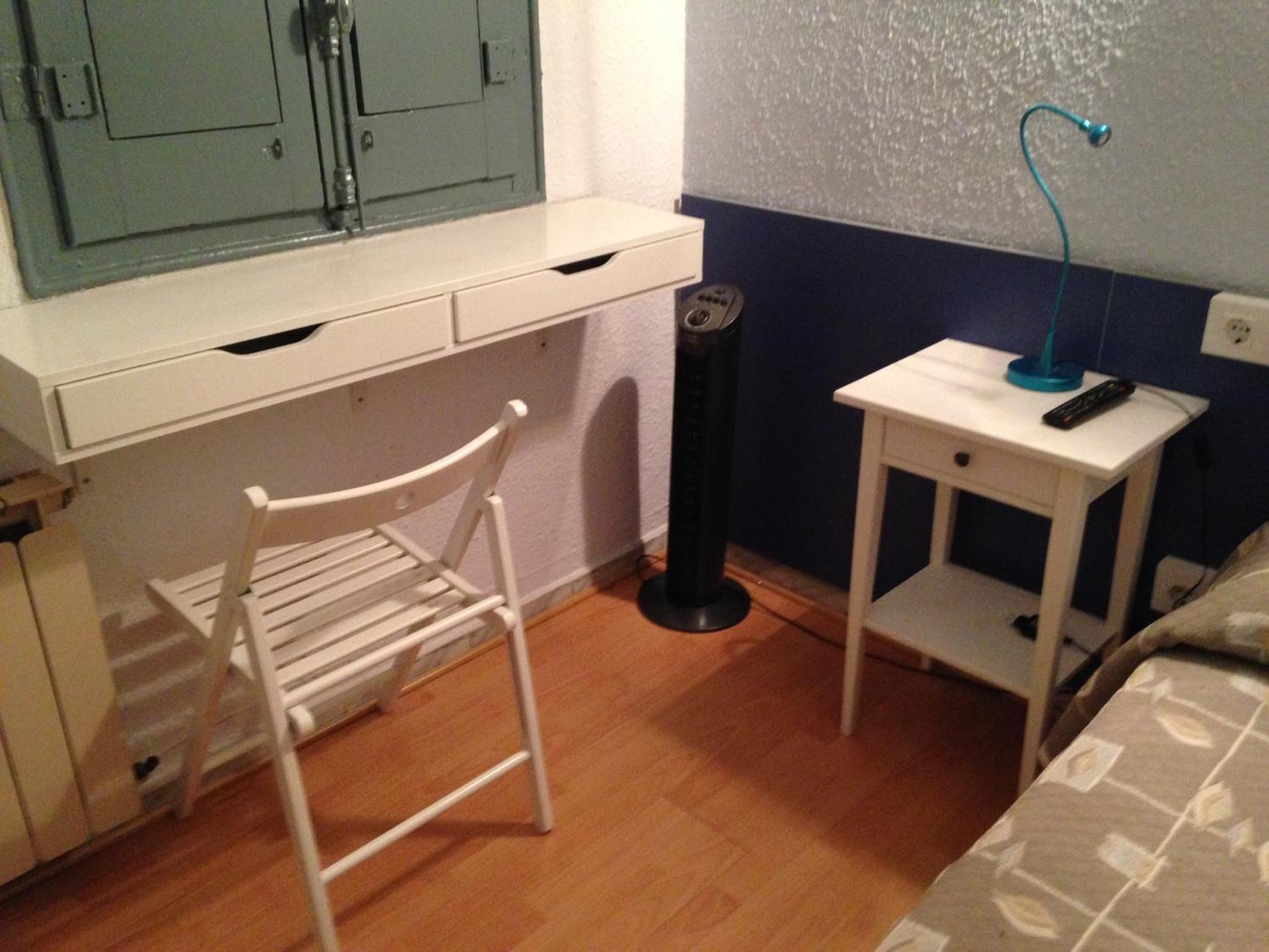 Single Room with Shared Bathroom photo 2