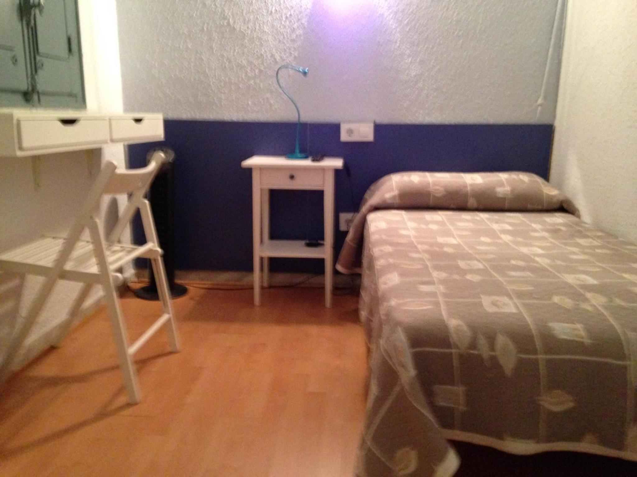 Single Room with Shared Bathroom photo 3