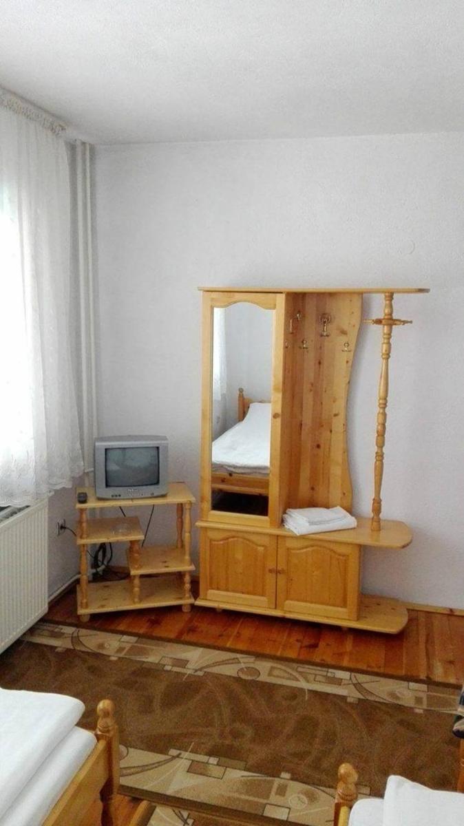 Twin Room with Private Bathroom photo 2