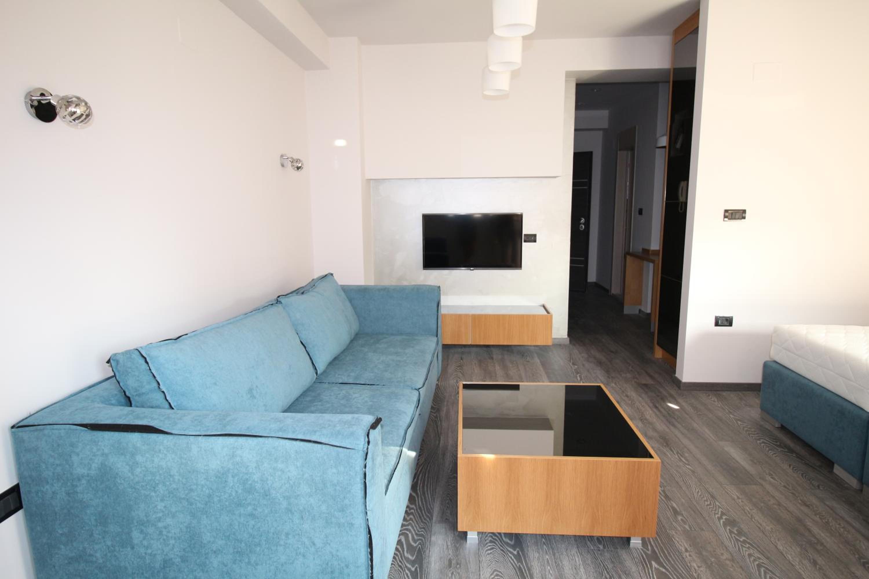 Premier One-Bedroom Apartment - Photo 21