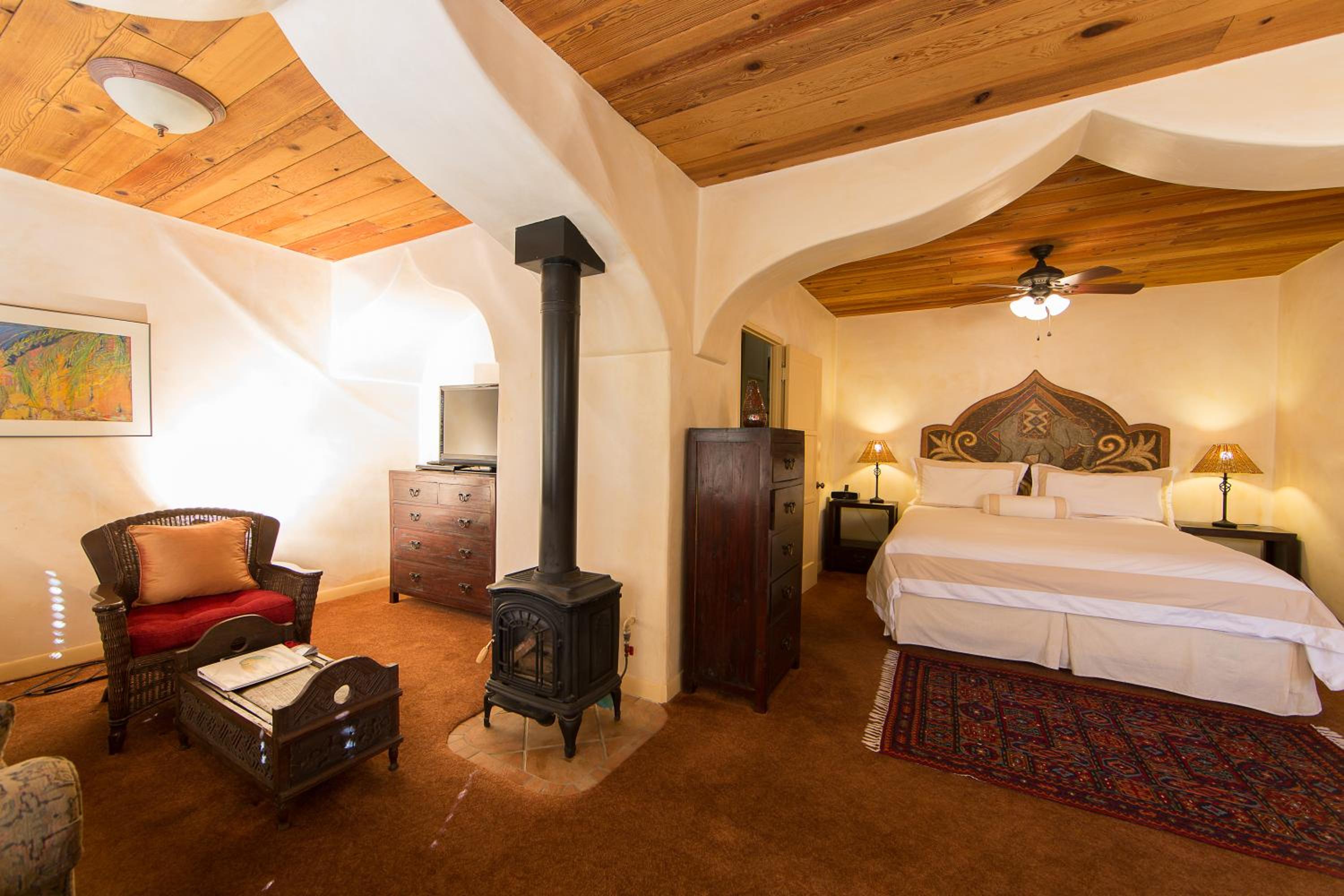 Acorn Studio Suite - King Bed photo 1