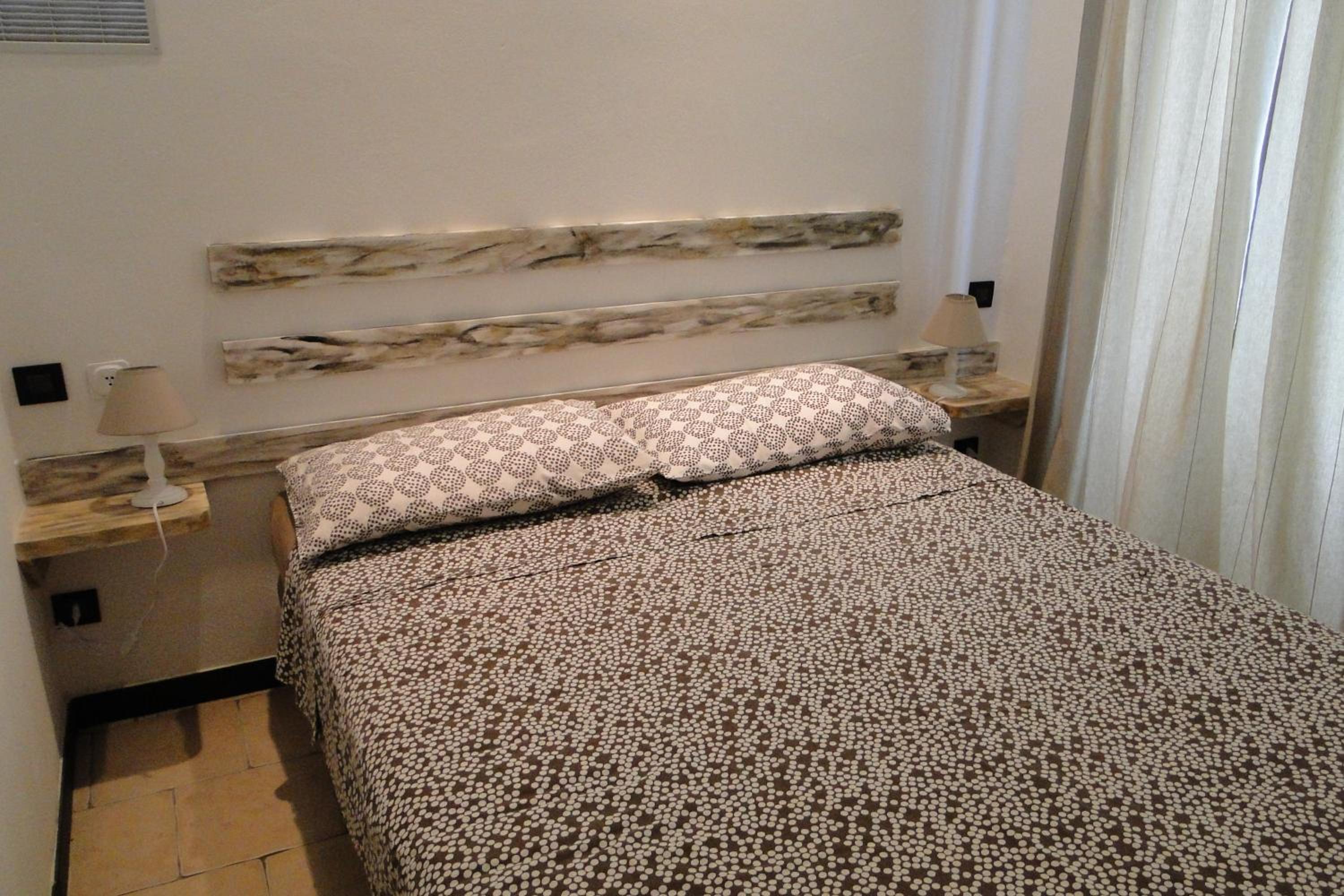 One-Bedroom Apartment - Photo 7