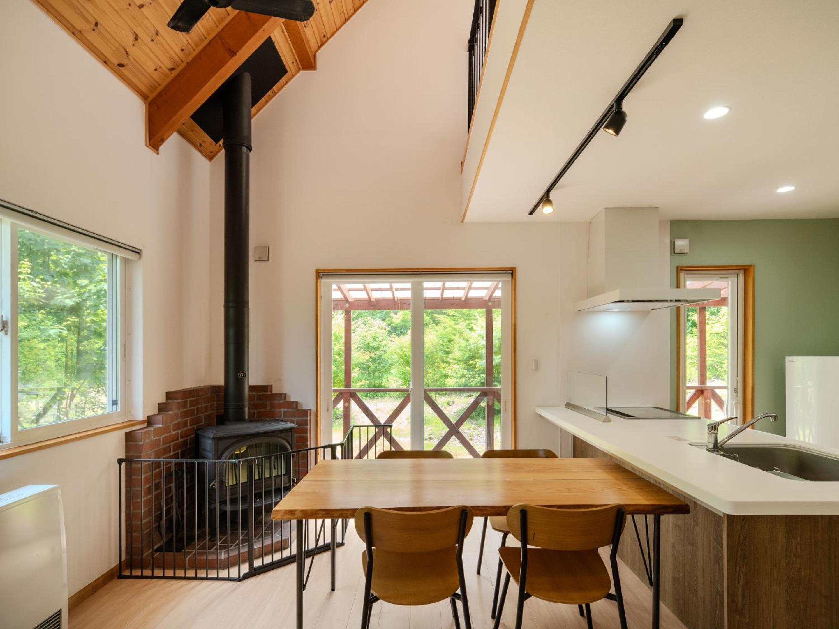 Deluxe Cottage With Wood Stove and Hot Spring(Nonsmoking)