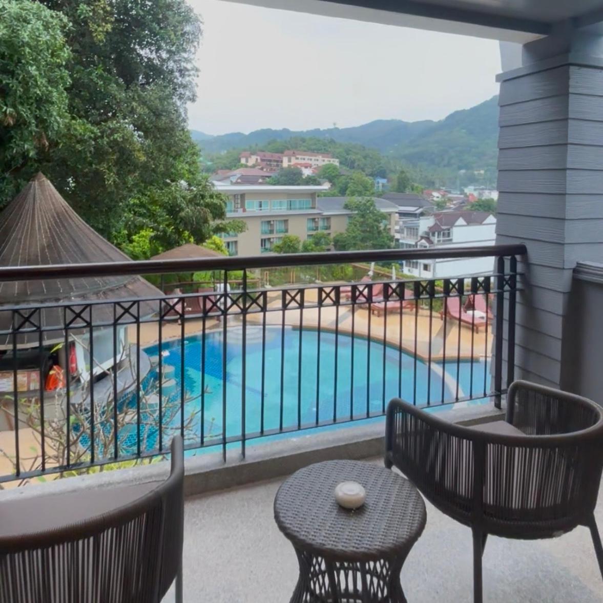 Junior Suite with Pool View photo 2