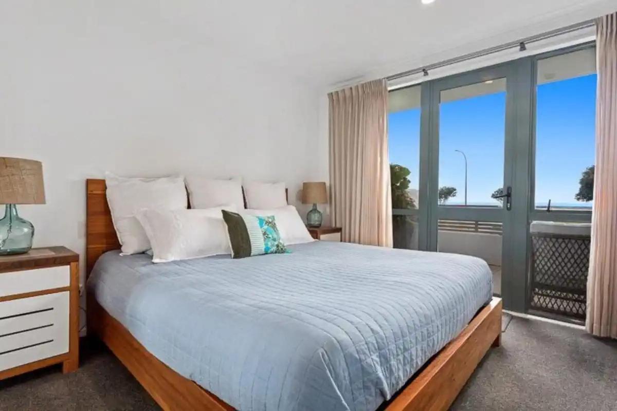 One-Bedroom Apartment with Ocean View photo 2