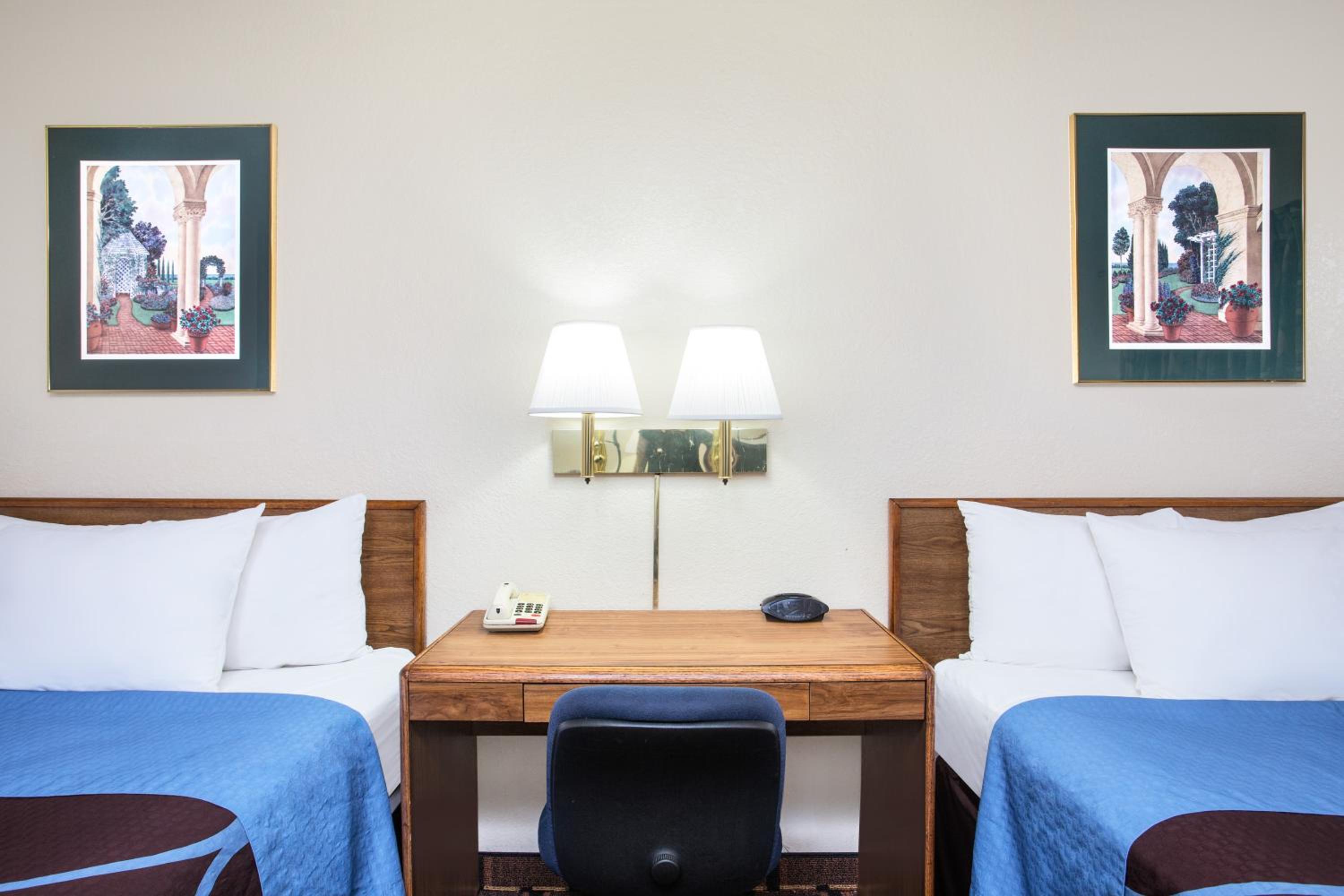 Double Room With Two Double Beds - Non-Smoking photo 3