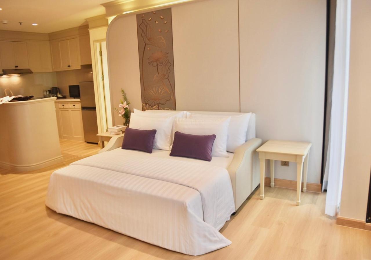 One Bedroom Triple Suite with Balcony  photo 2