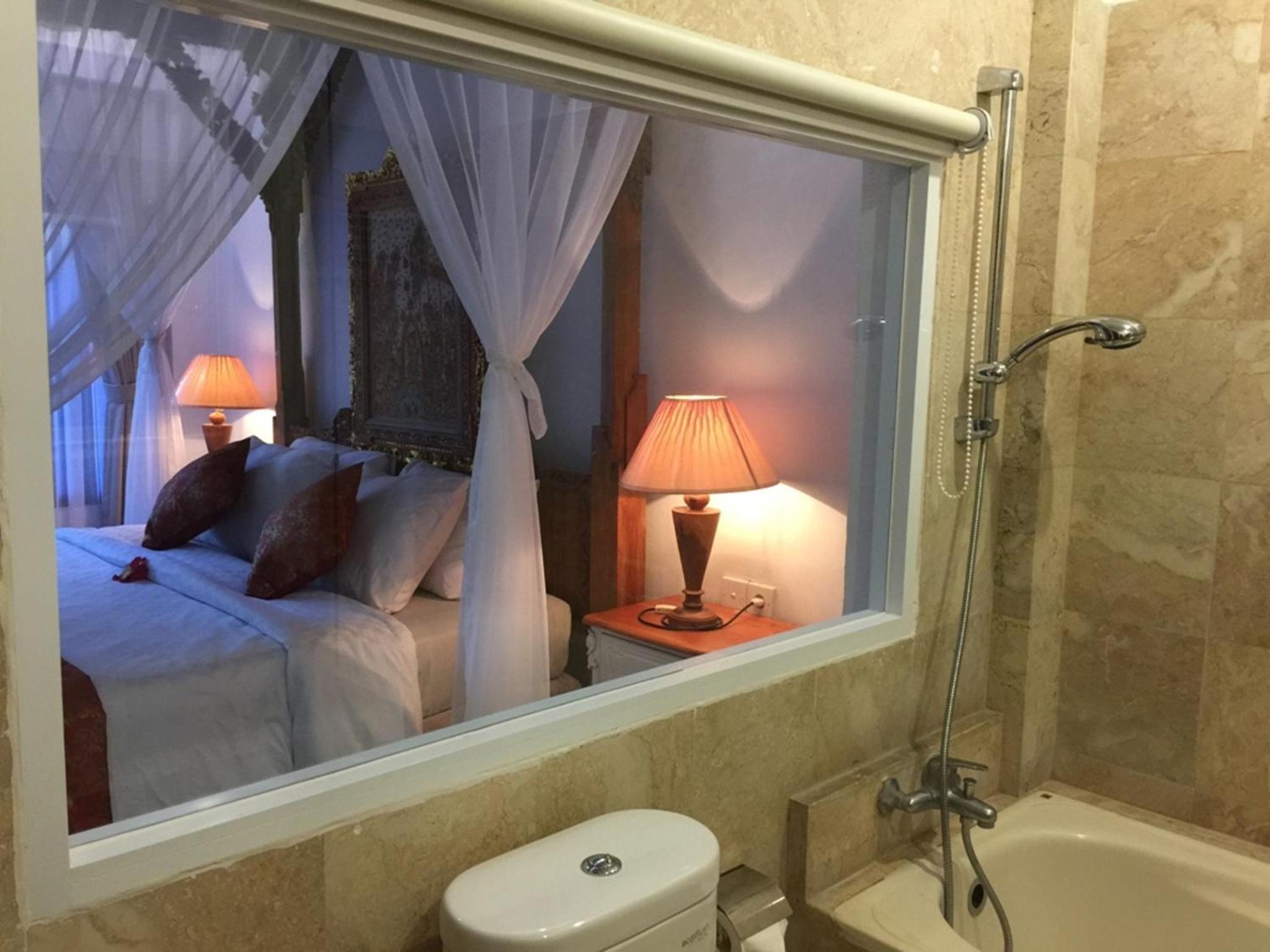 King Suite with Balcony - Photo 3