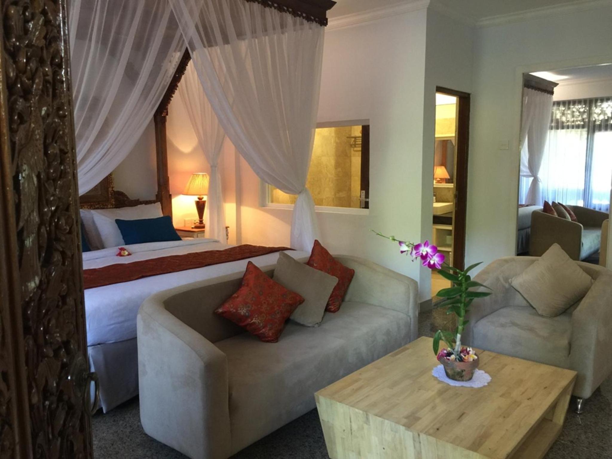 King Suite with Balcony - Photo 8