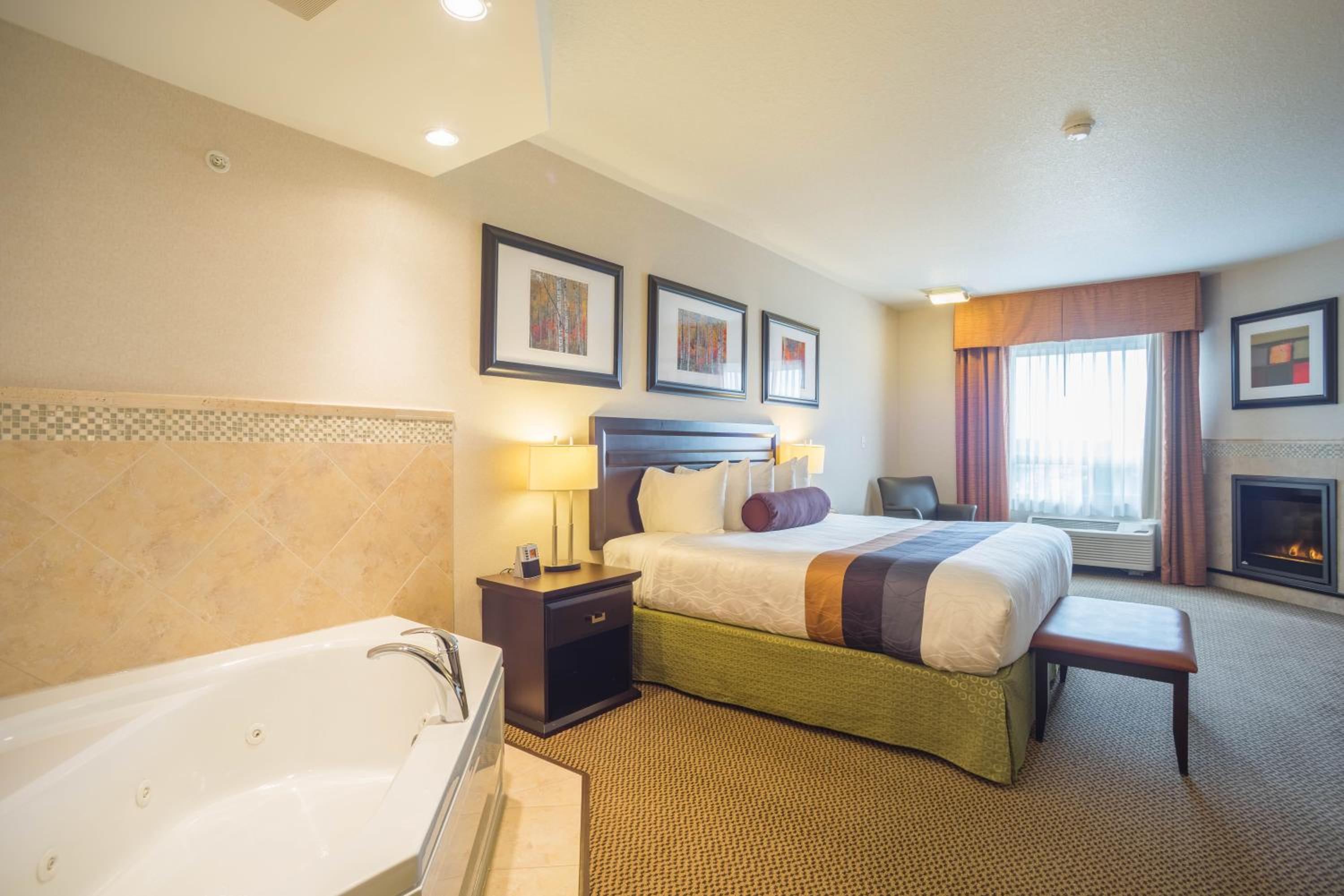 King Suite with Spa Bath - Non-Smoking photo 2