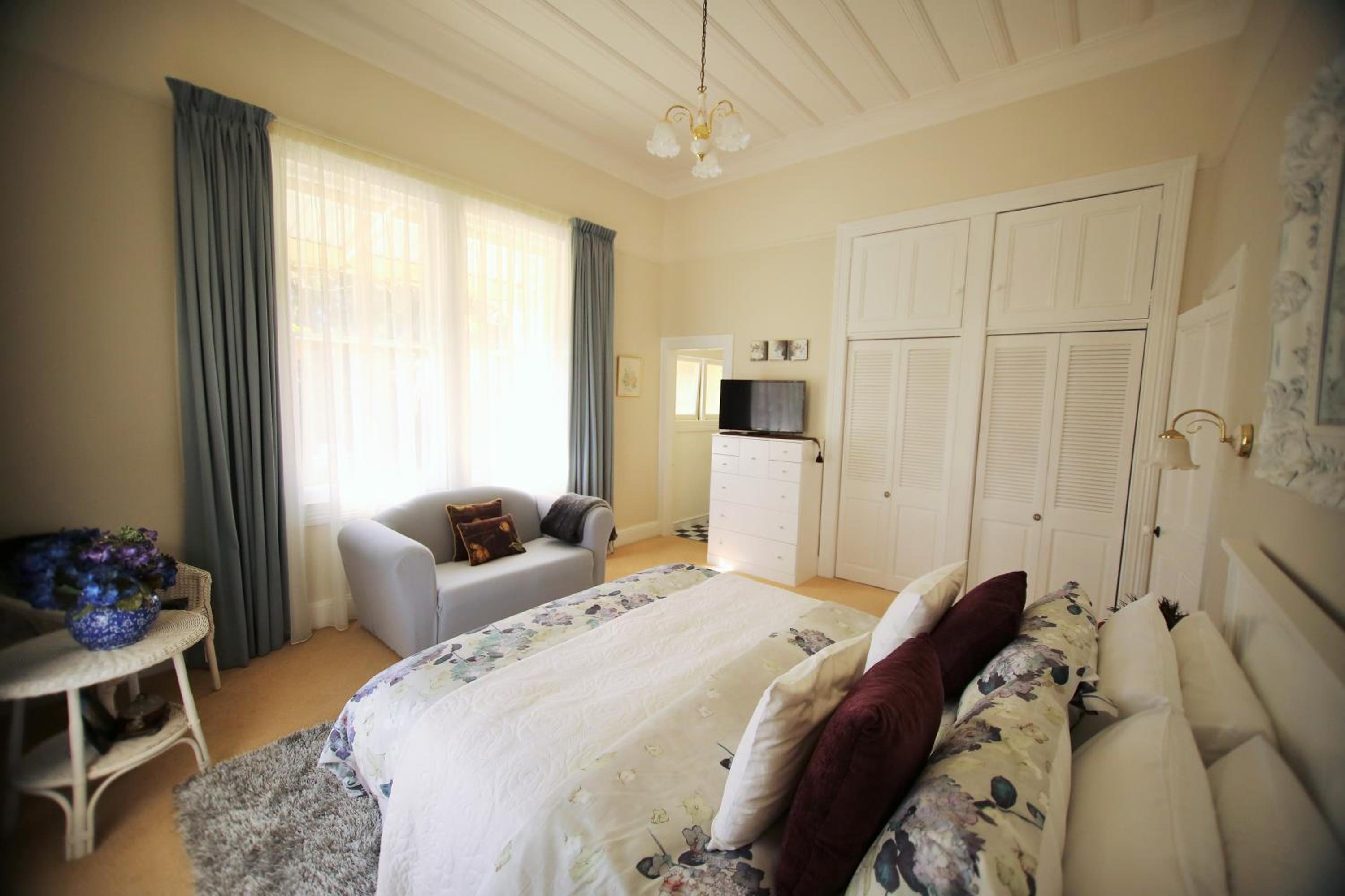 Deluxe Double Room with Balcony - Photo 6