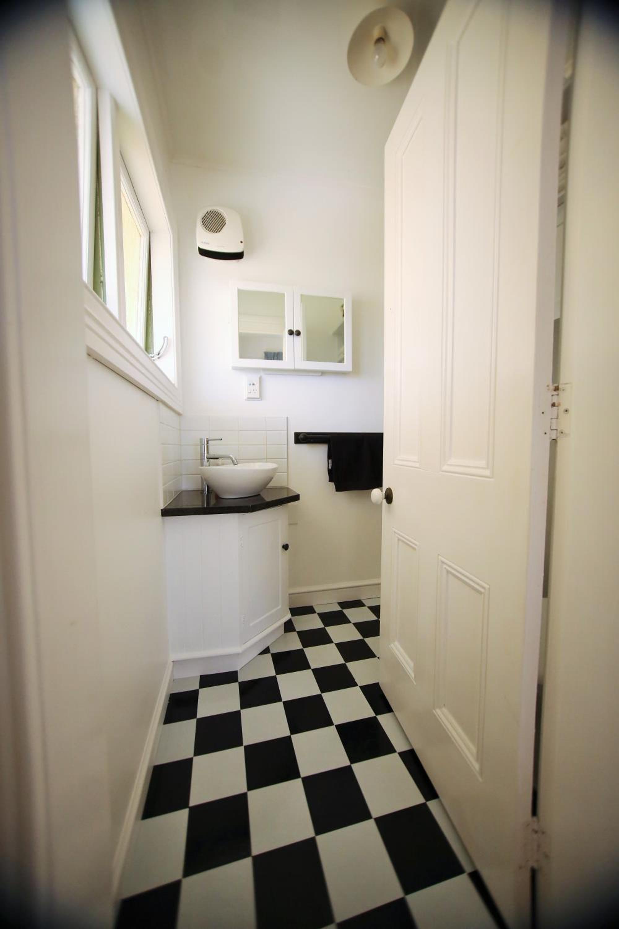 Deluxe Double Room with Balcony - Photo 5