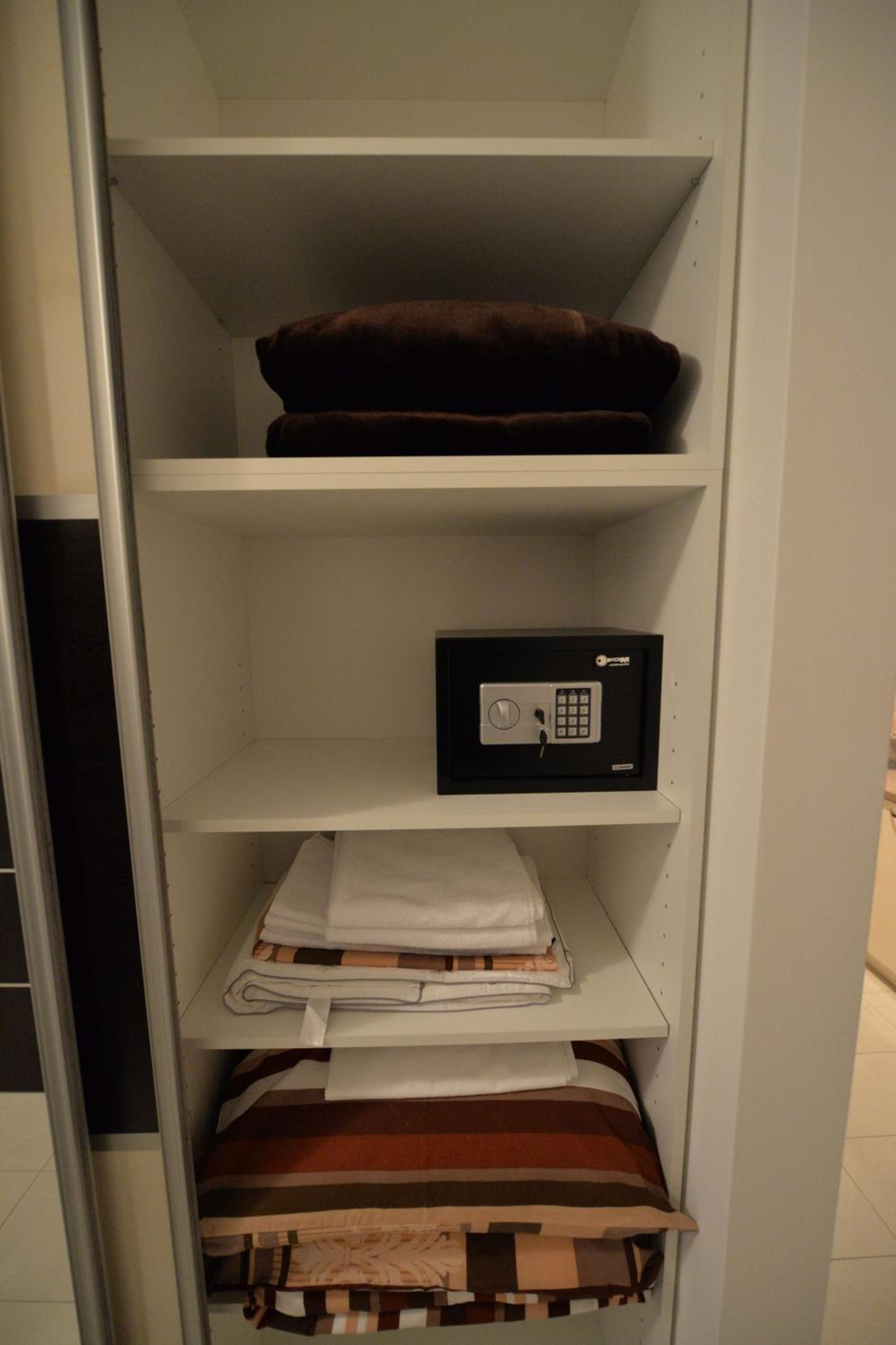 Apartment photo 2