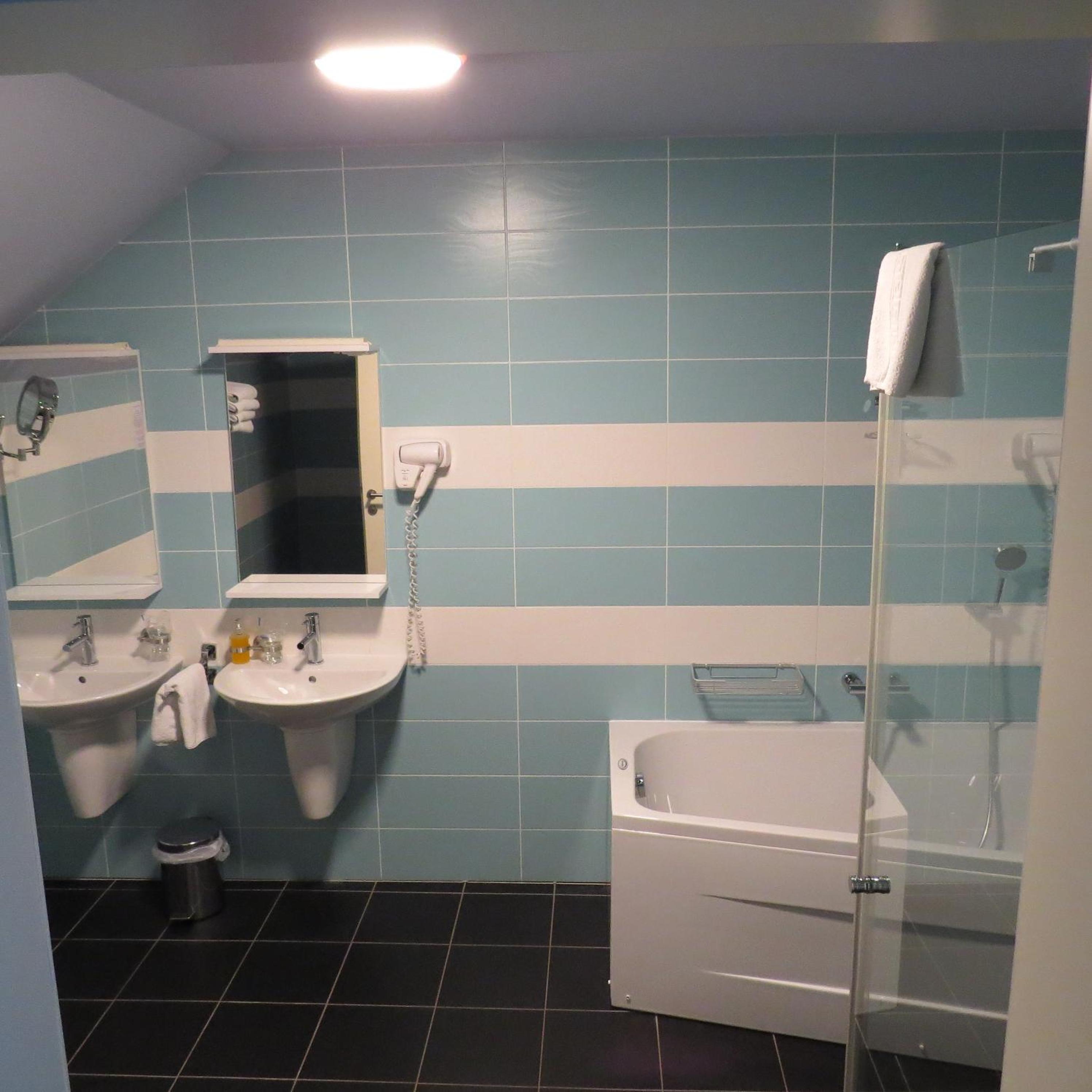 Suite - Photo 7