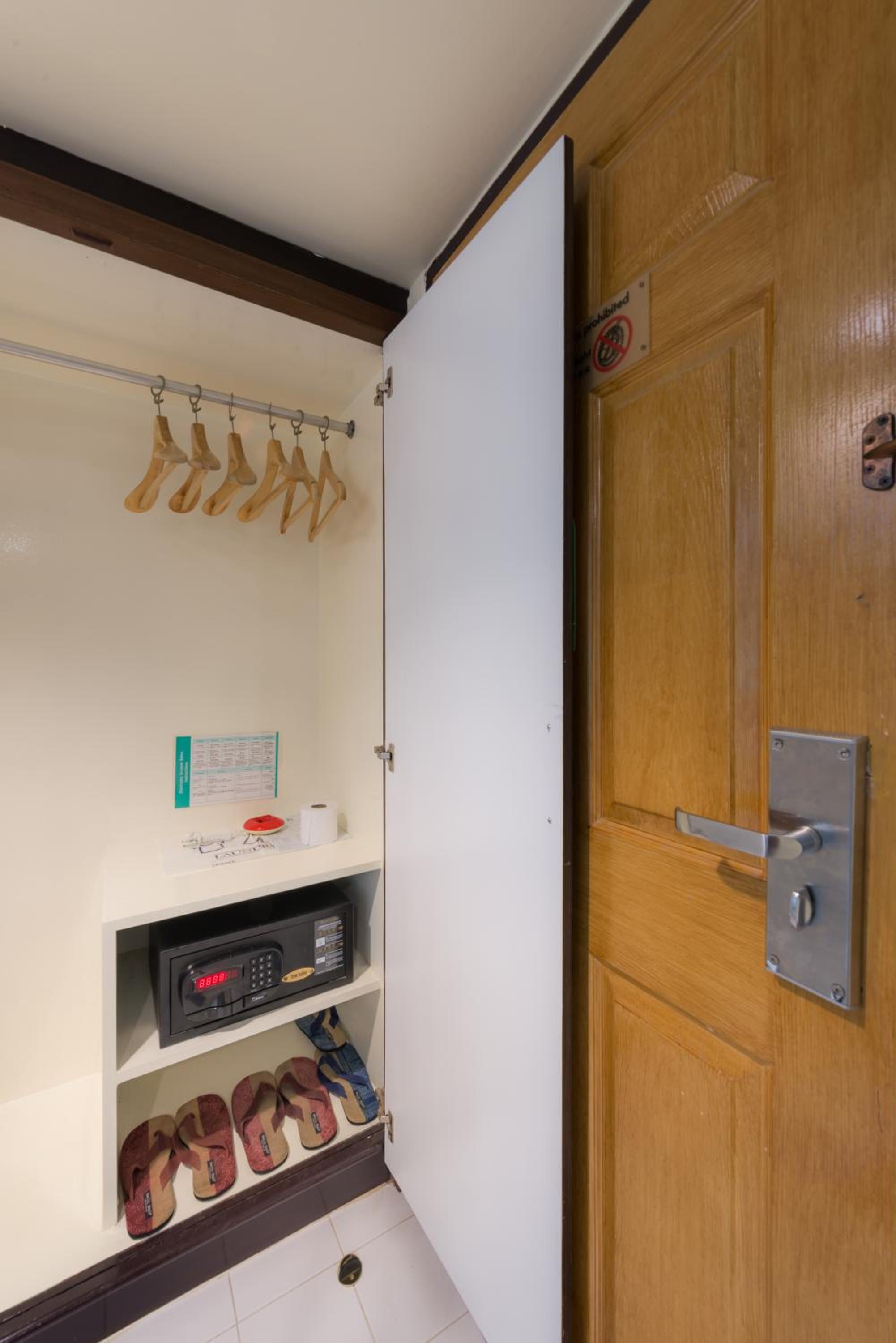 Executive Deluxe Triple Room - Photo 4