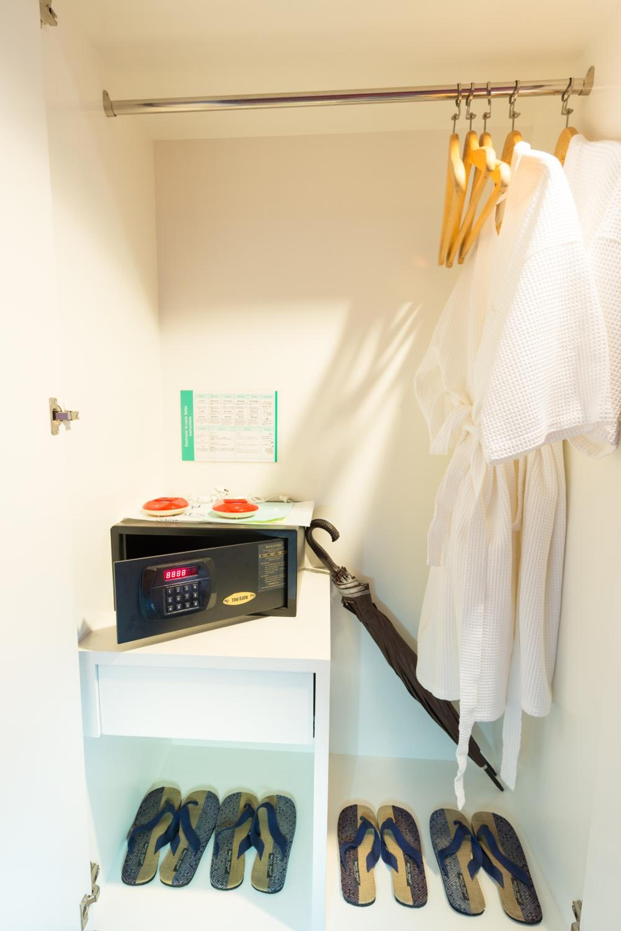 Suite Room - Photo 3