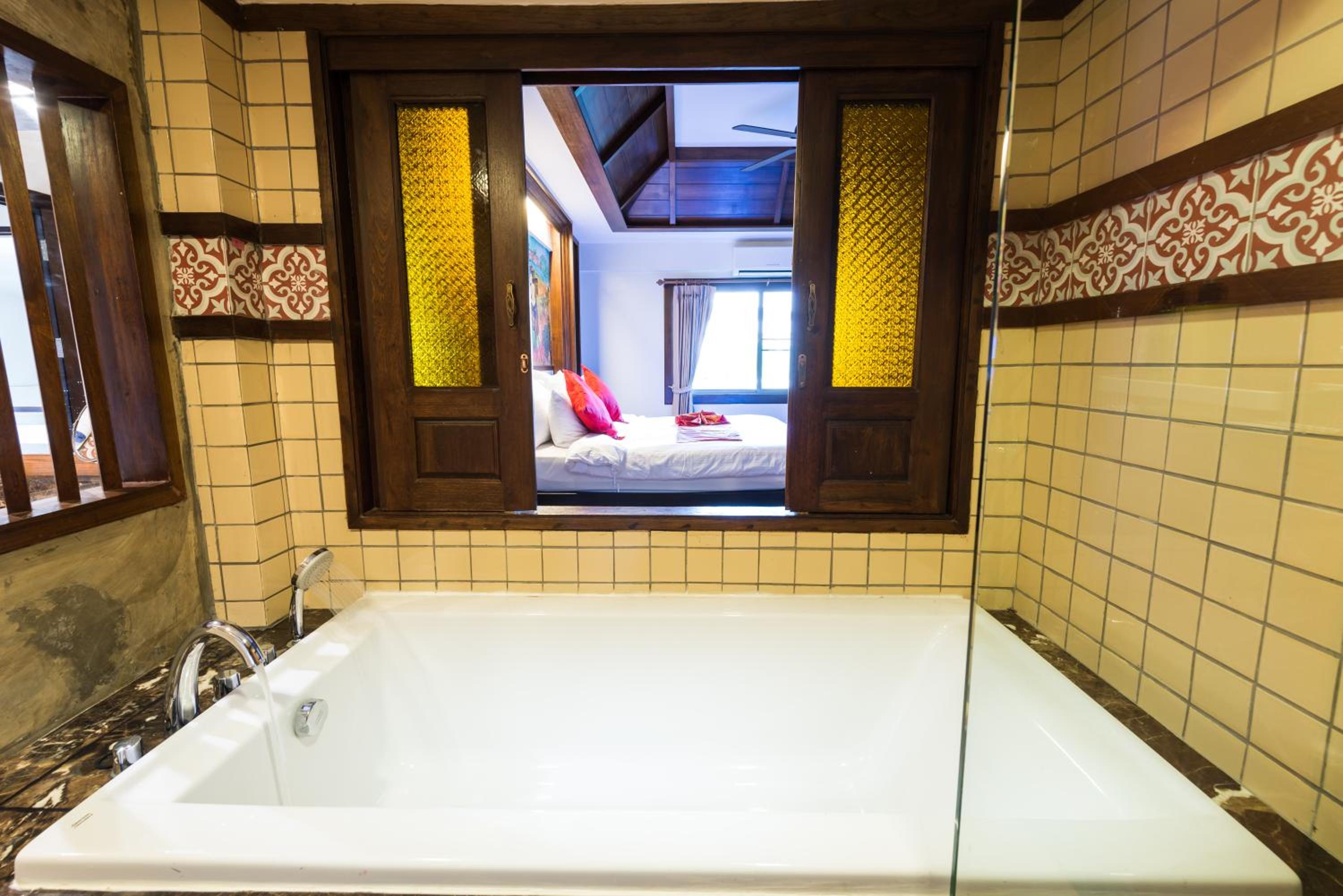 Suite Room - Photo 7