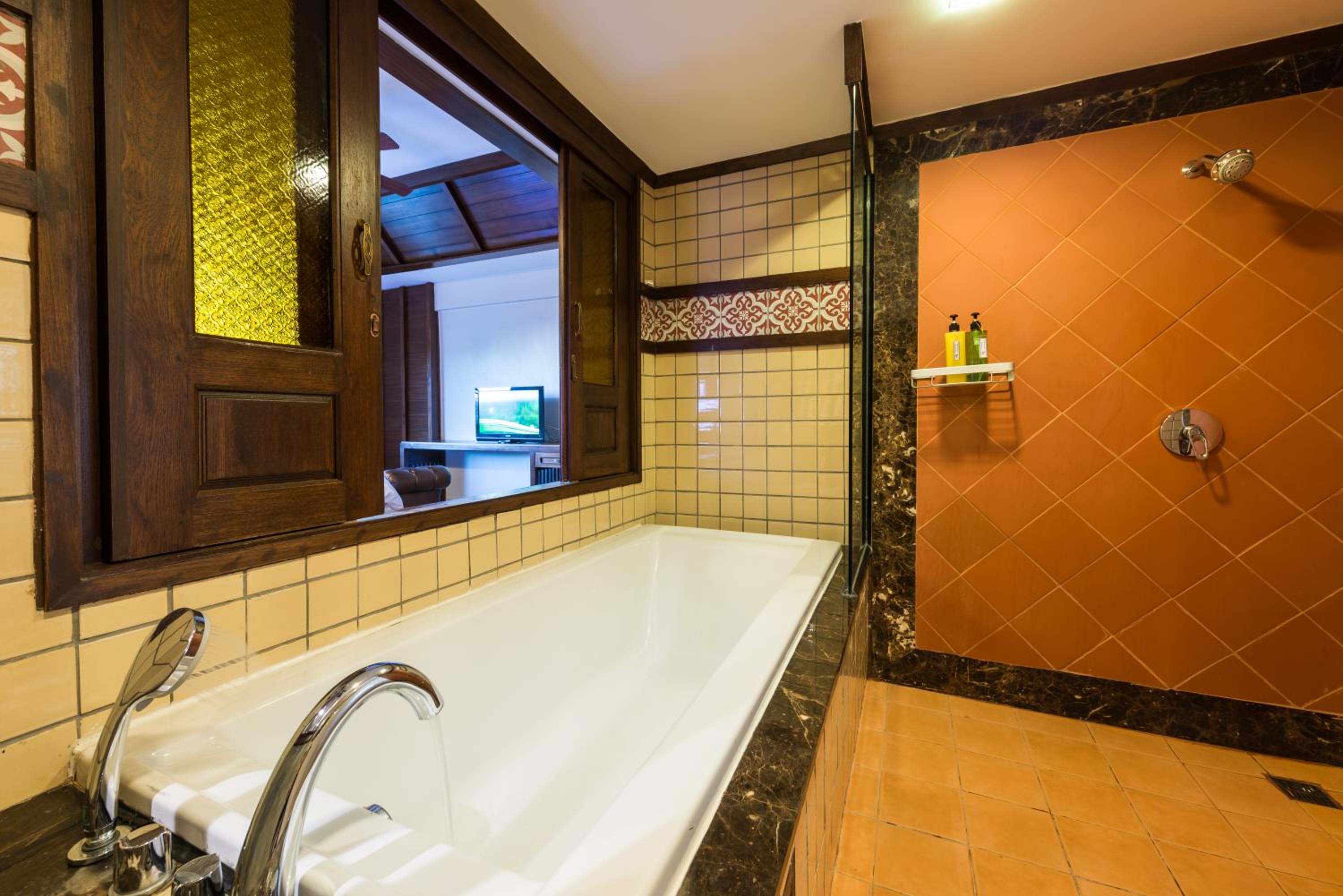 Suite Room - Photo 9