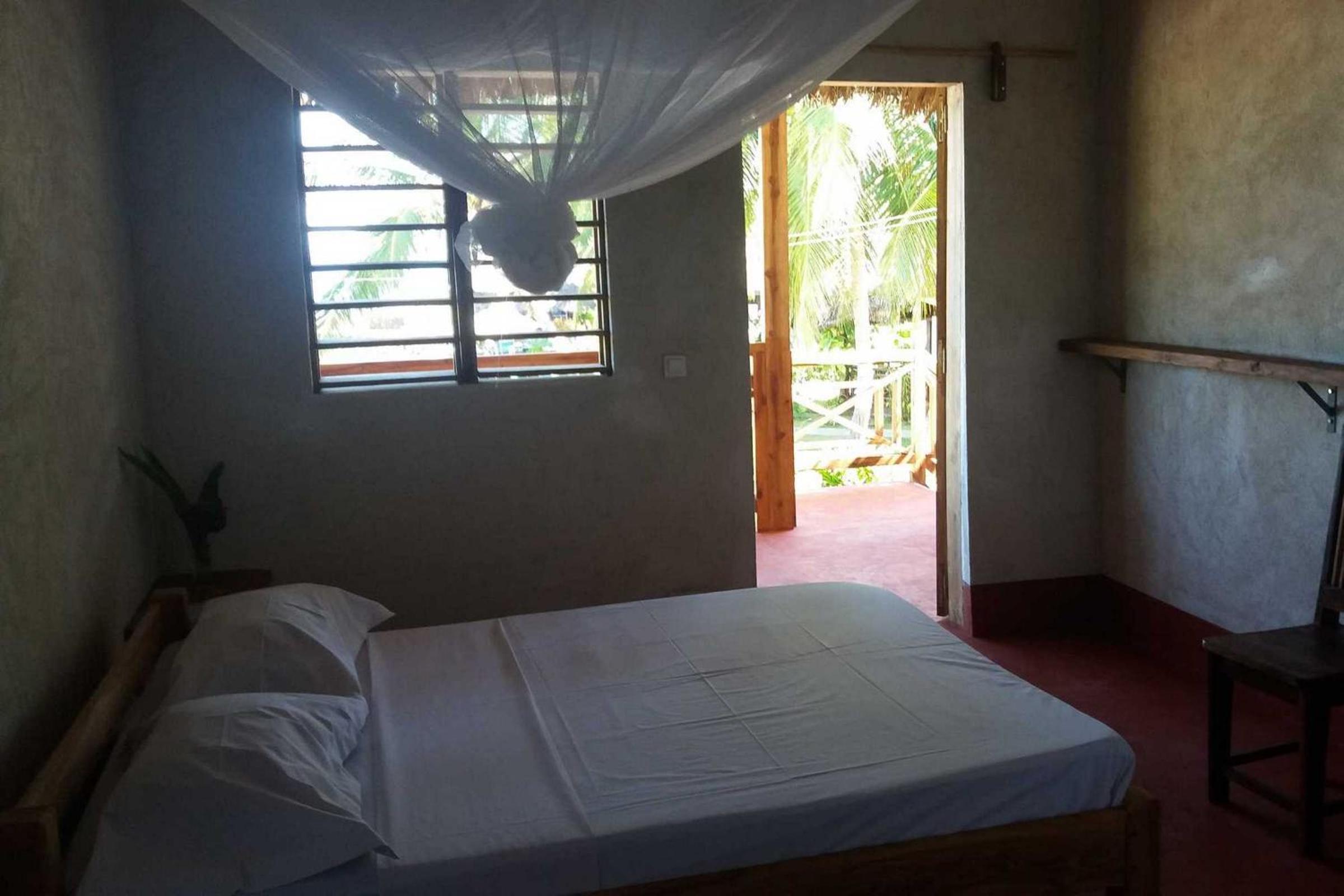 Family Room with Balcony photo 2