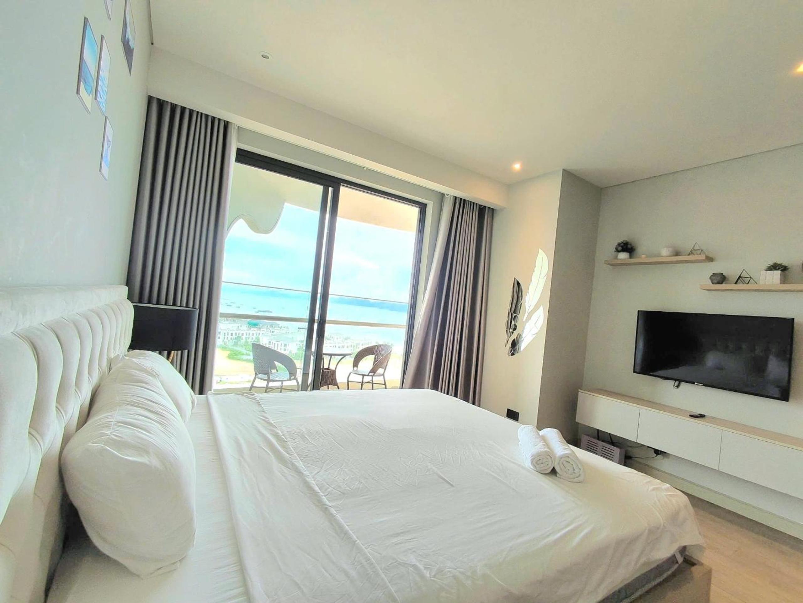 Studio Apartment with Sea View