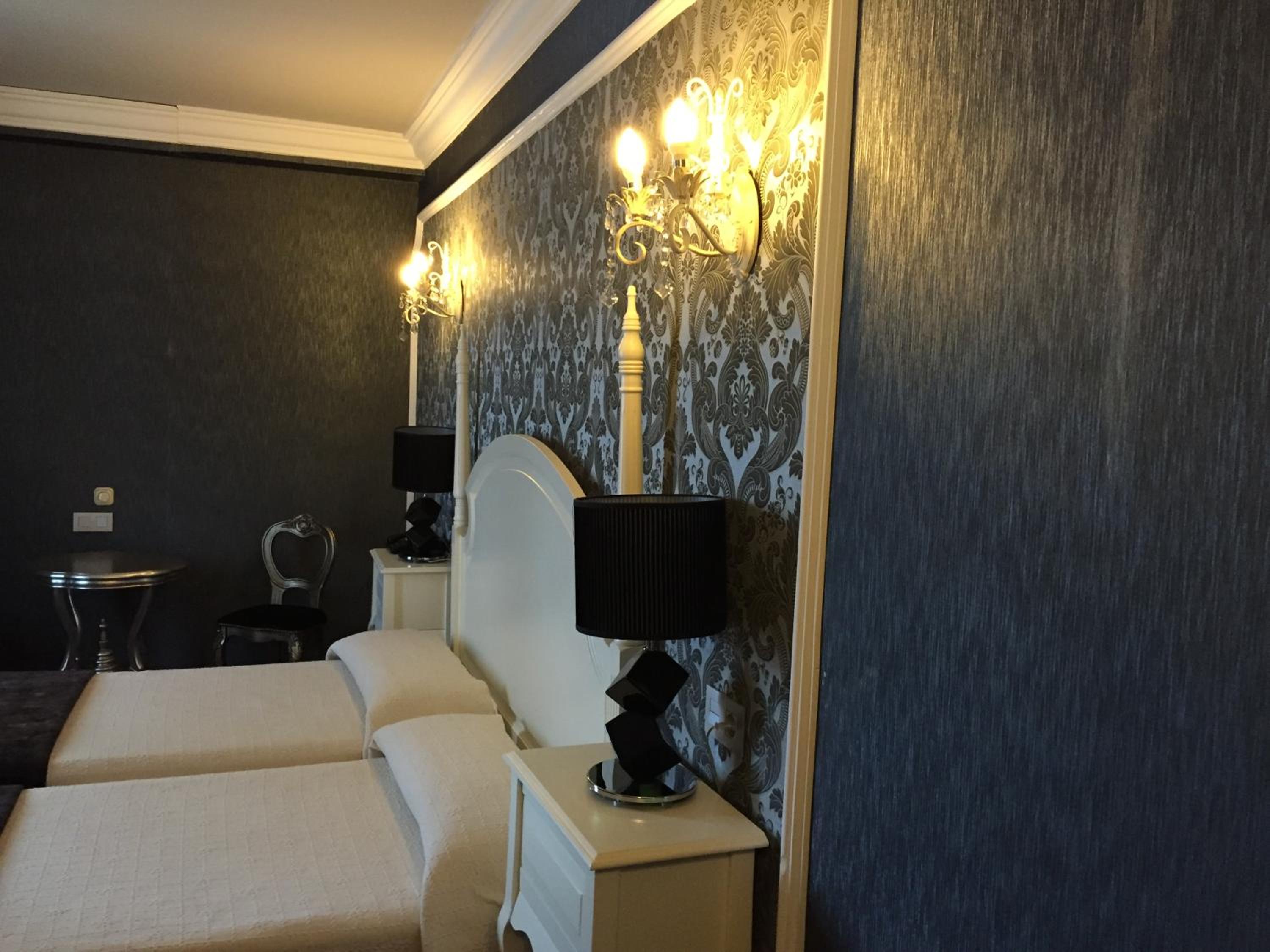 Standard Twin Room - Photo 1