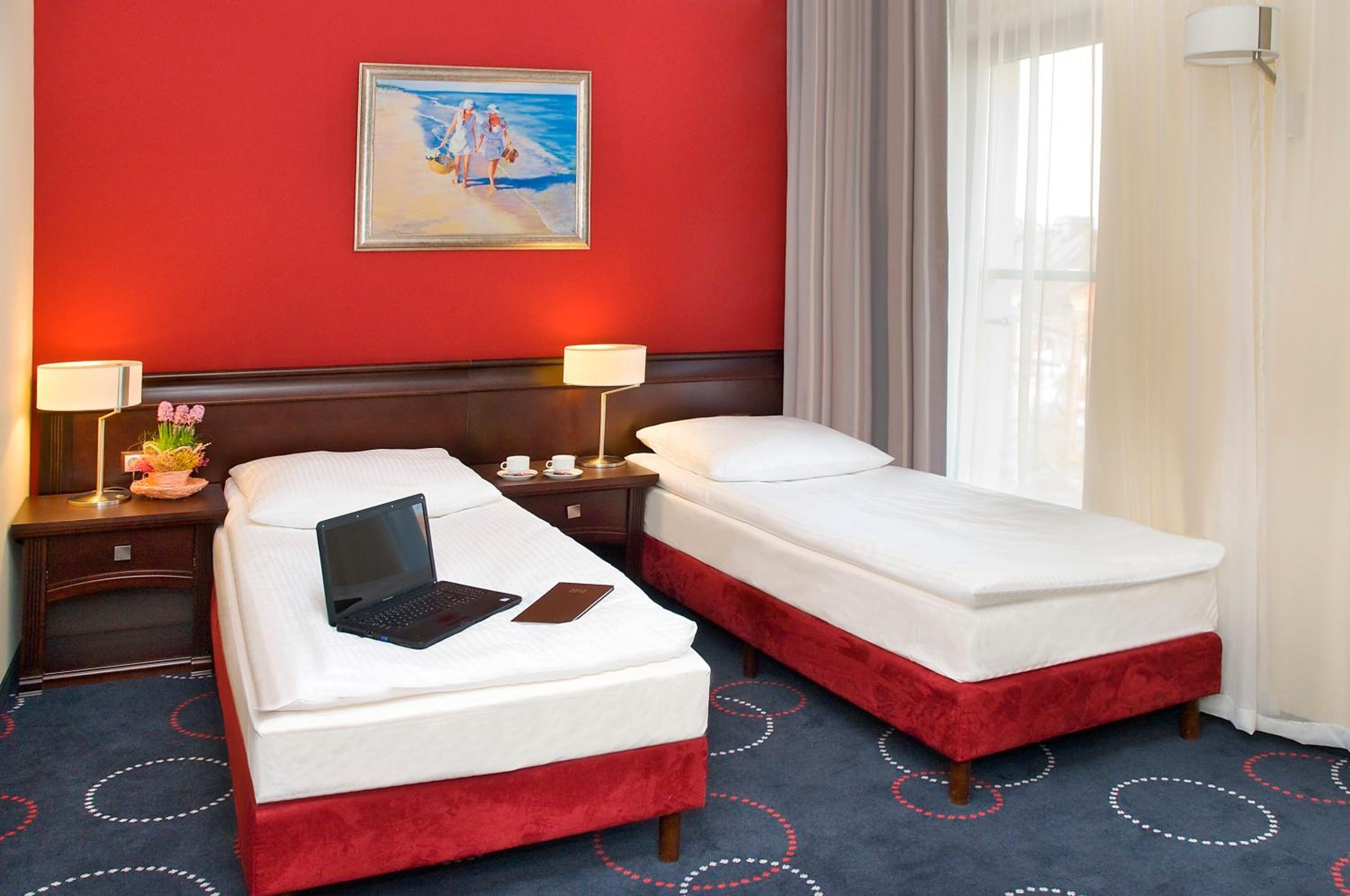 Twin Room - Photo 3