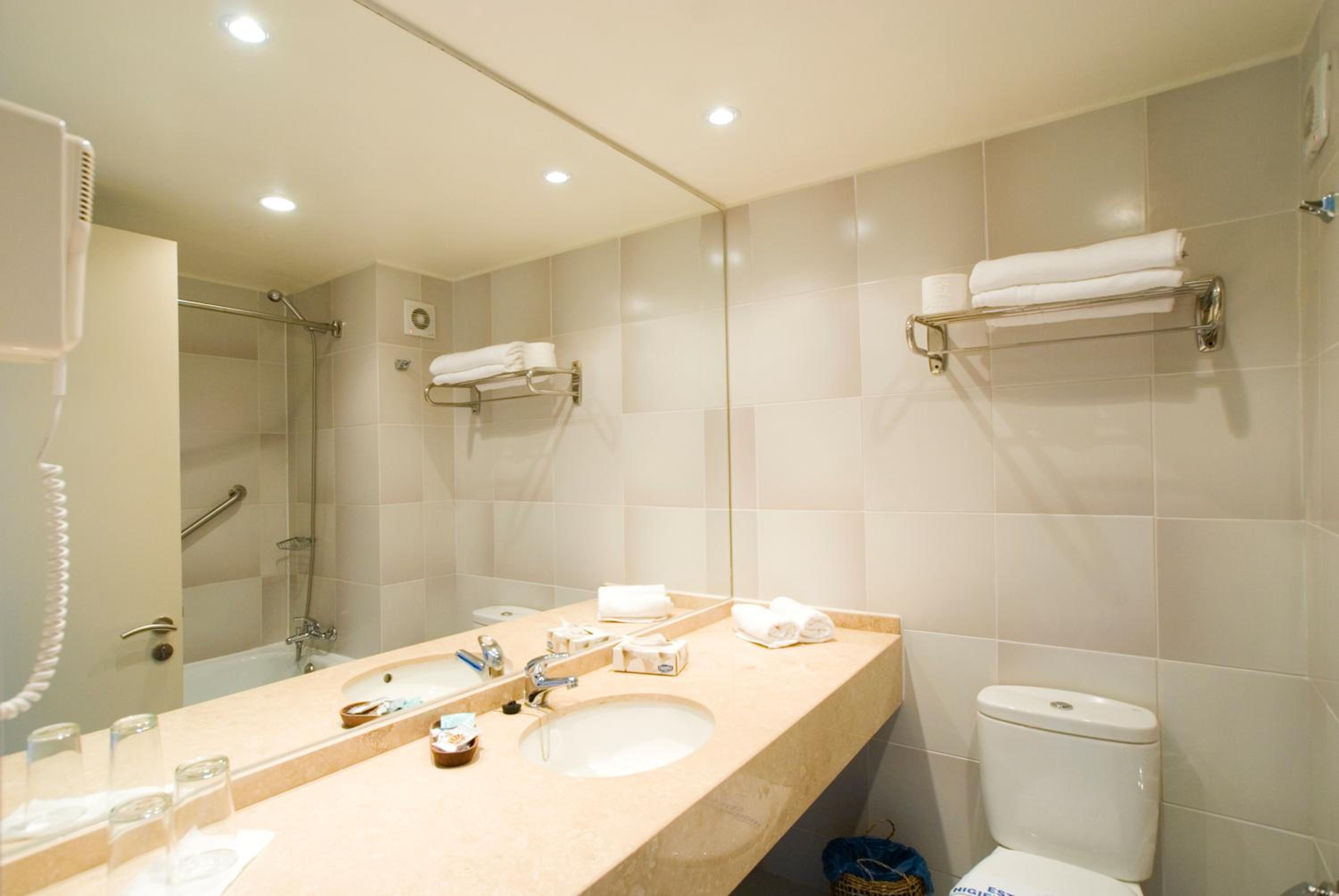 Junior Suite with 2 Double Beds photo 2
