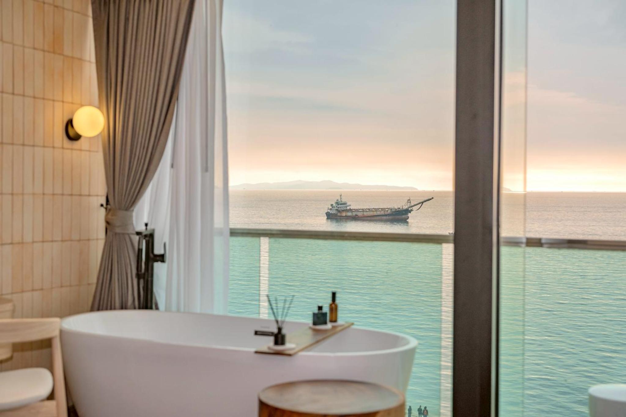 Seaview Skybath