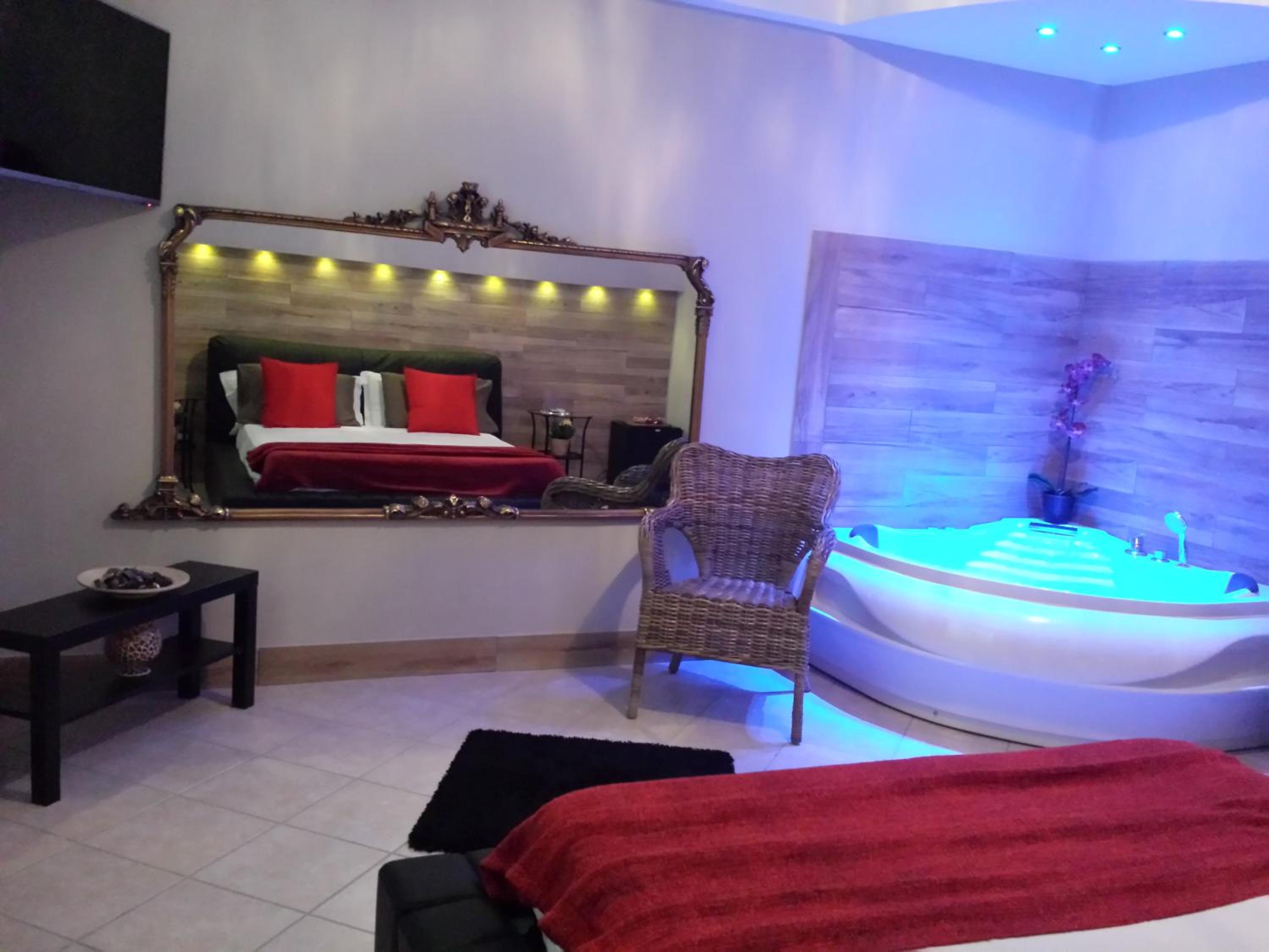 Deluxe Suite with Spa Bath