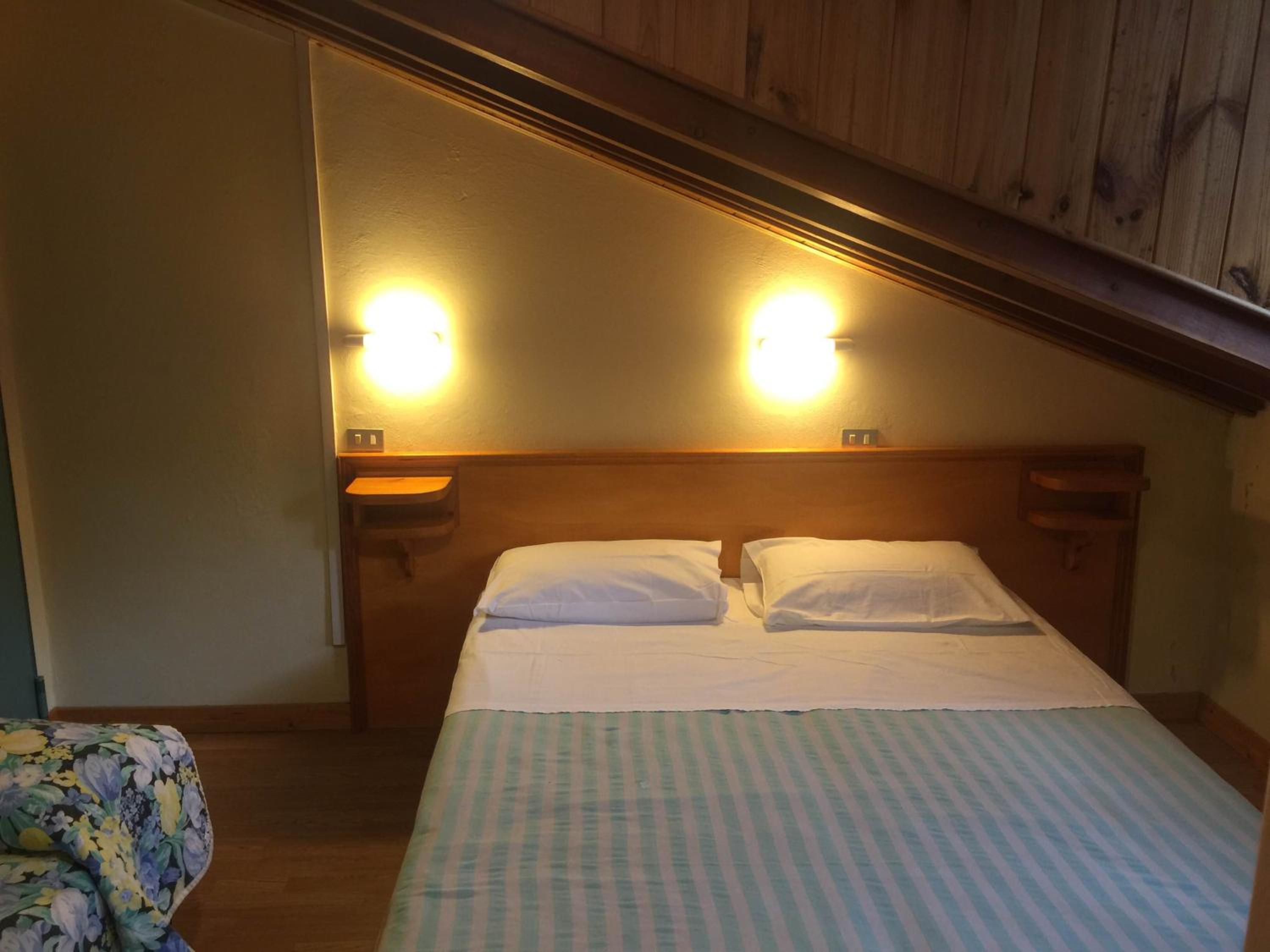 Economy Triple Room - Photo 4