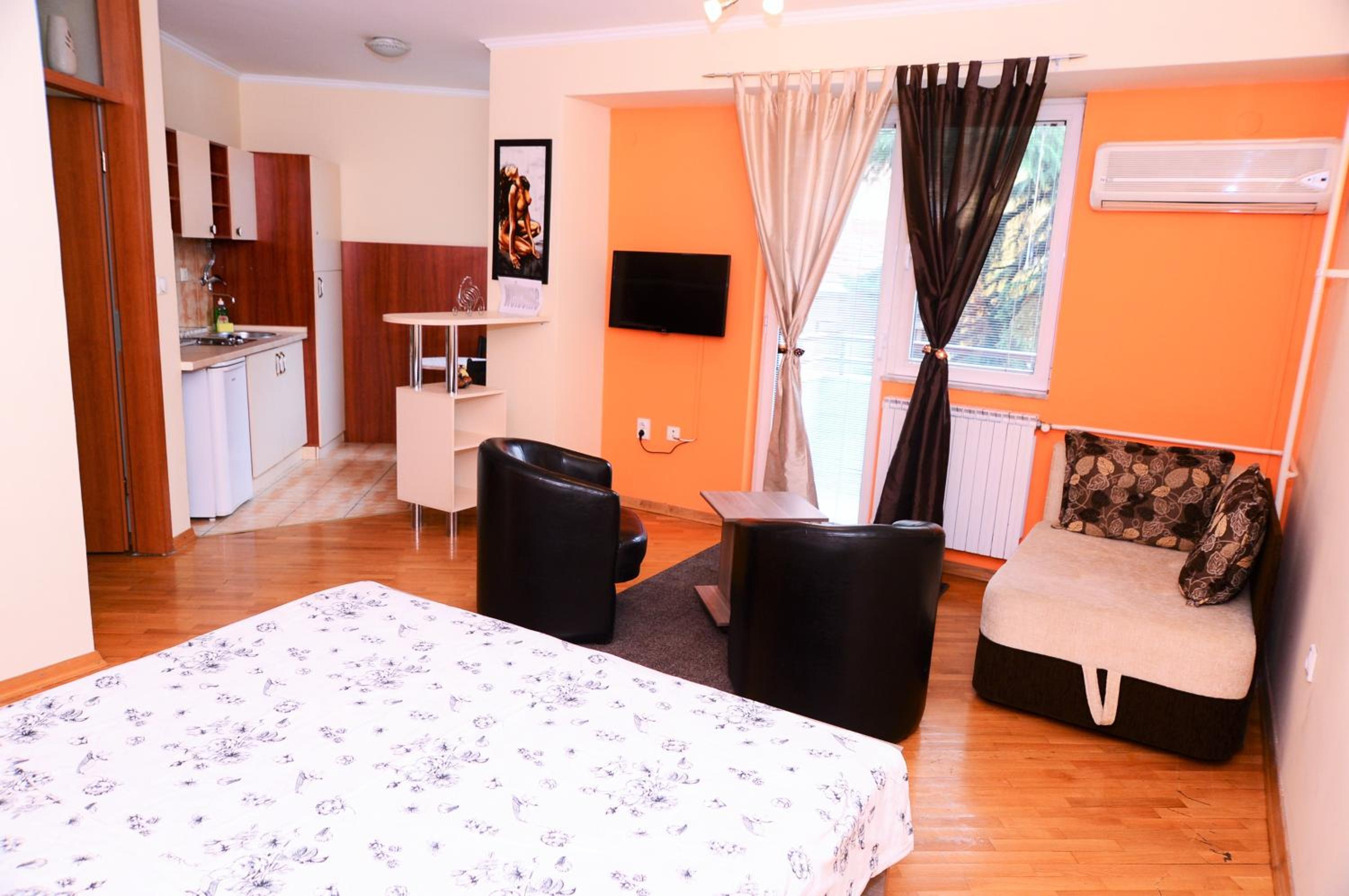 Superior Studio Apartment 2 - Marks Engels Str. - Photo 8