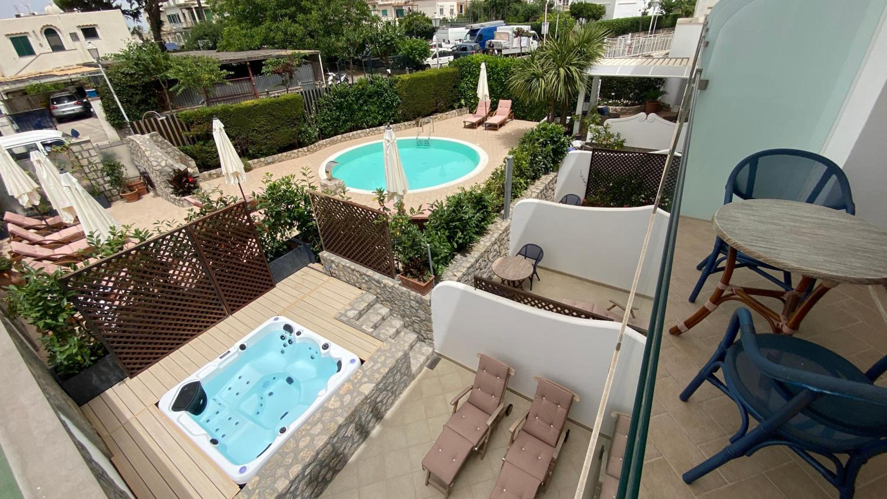 Suite with Pool View - Photo 1