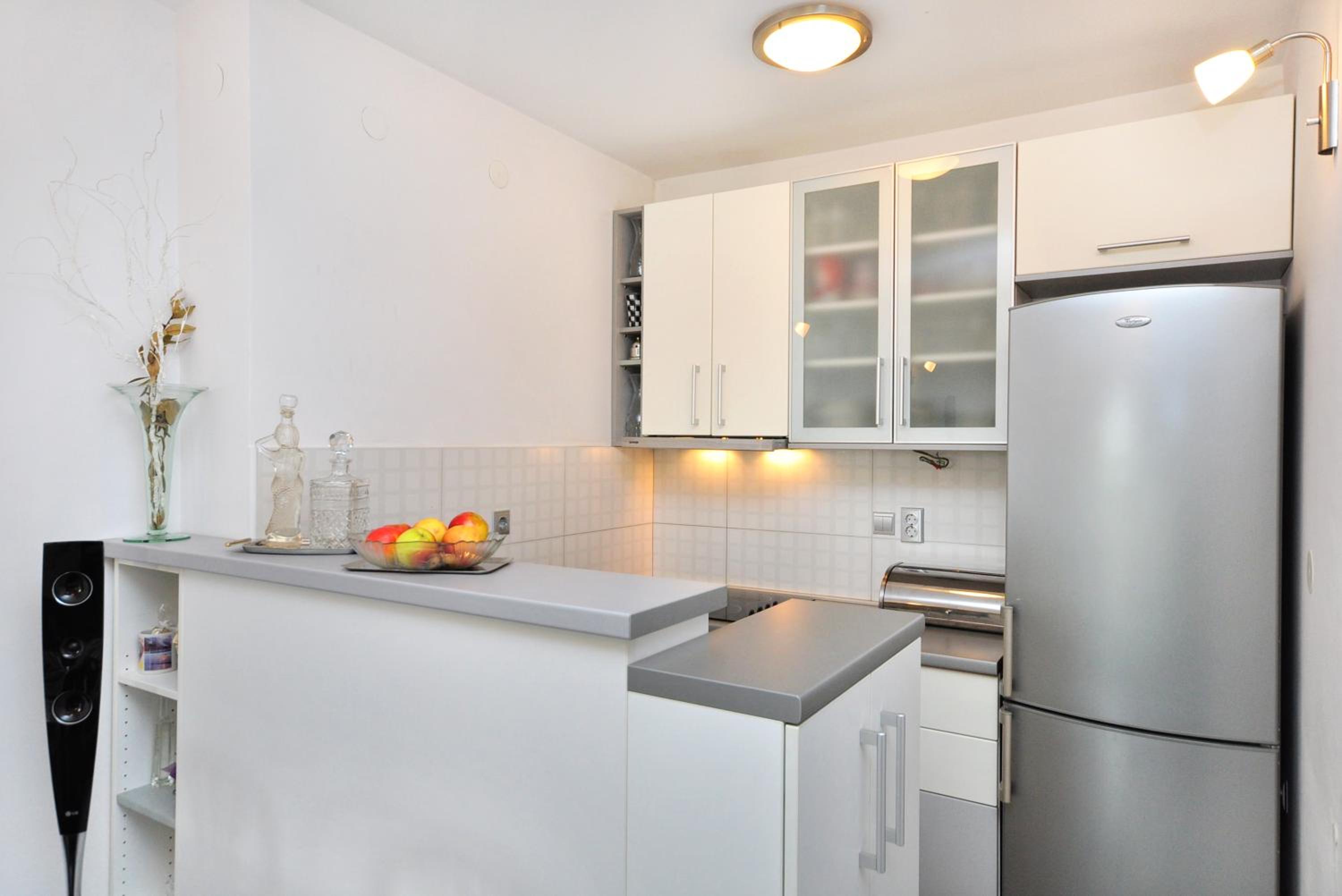 Apartment with Terrace - Photo 4