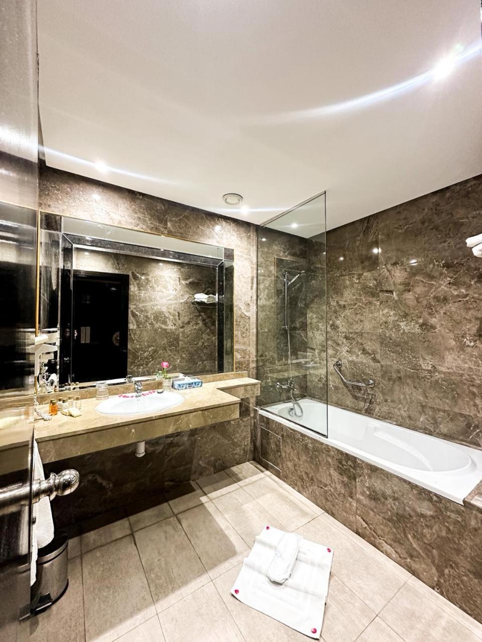 Executive Double Room With Lounge Acces  photo 2