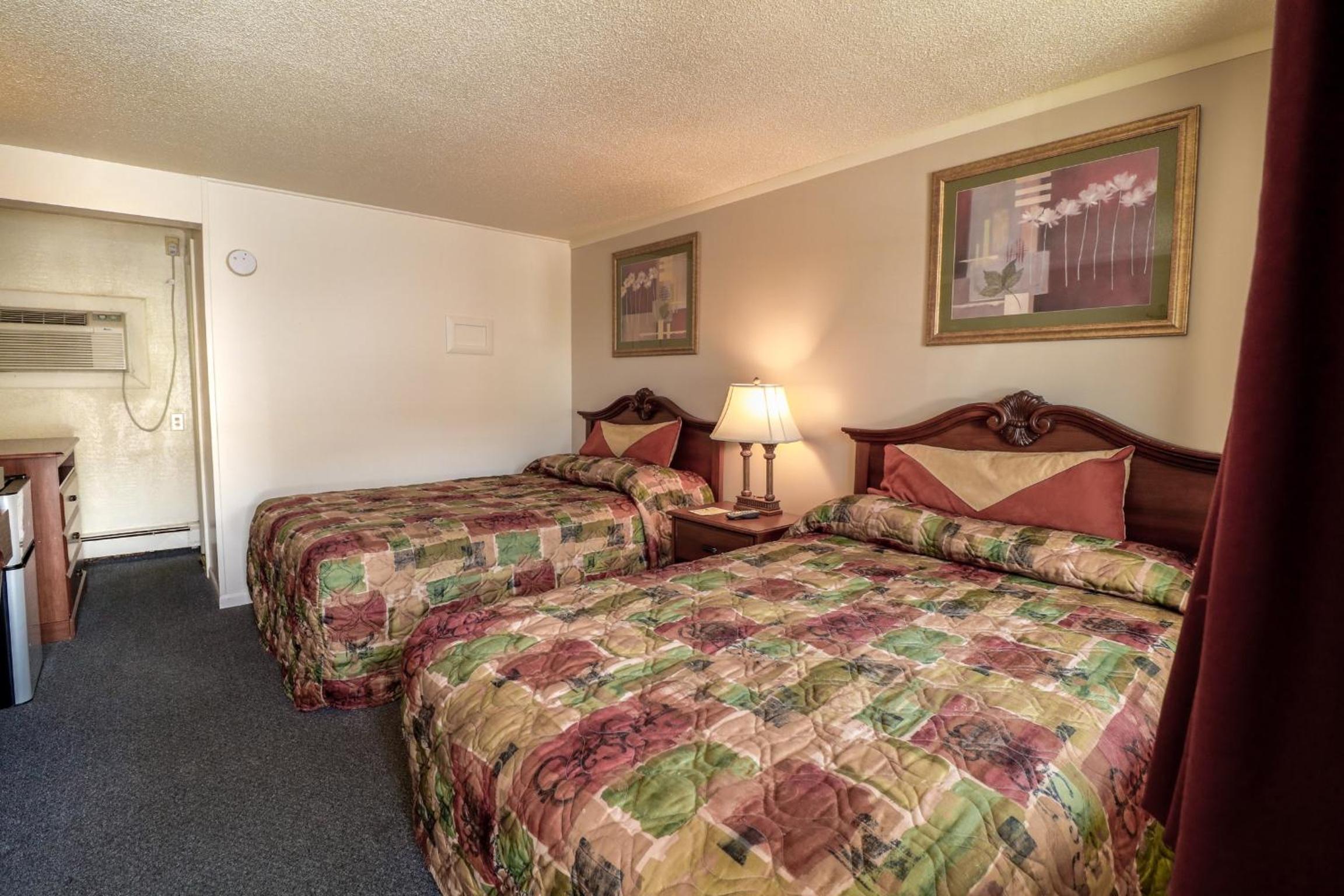 Double Room With Two Double Beds - Non-Smoking photo 1