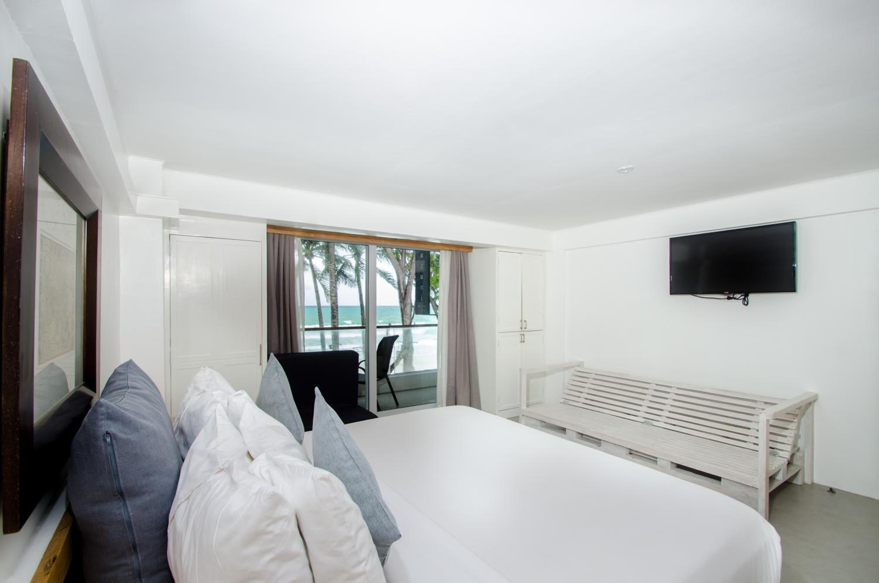 Premiere Room Beachfront with Sea View photo 2