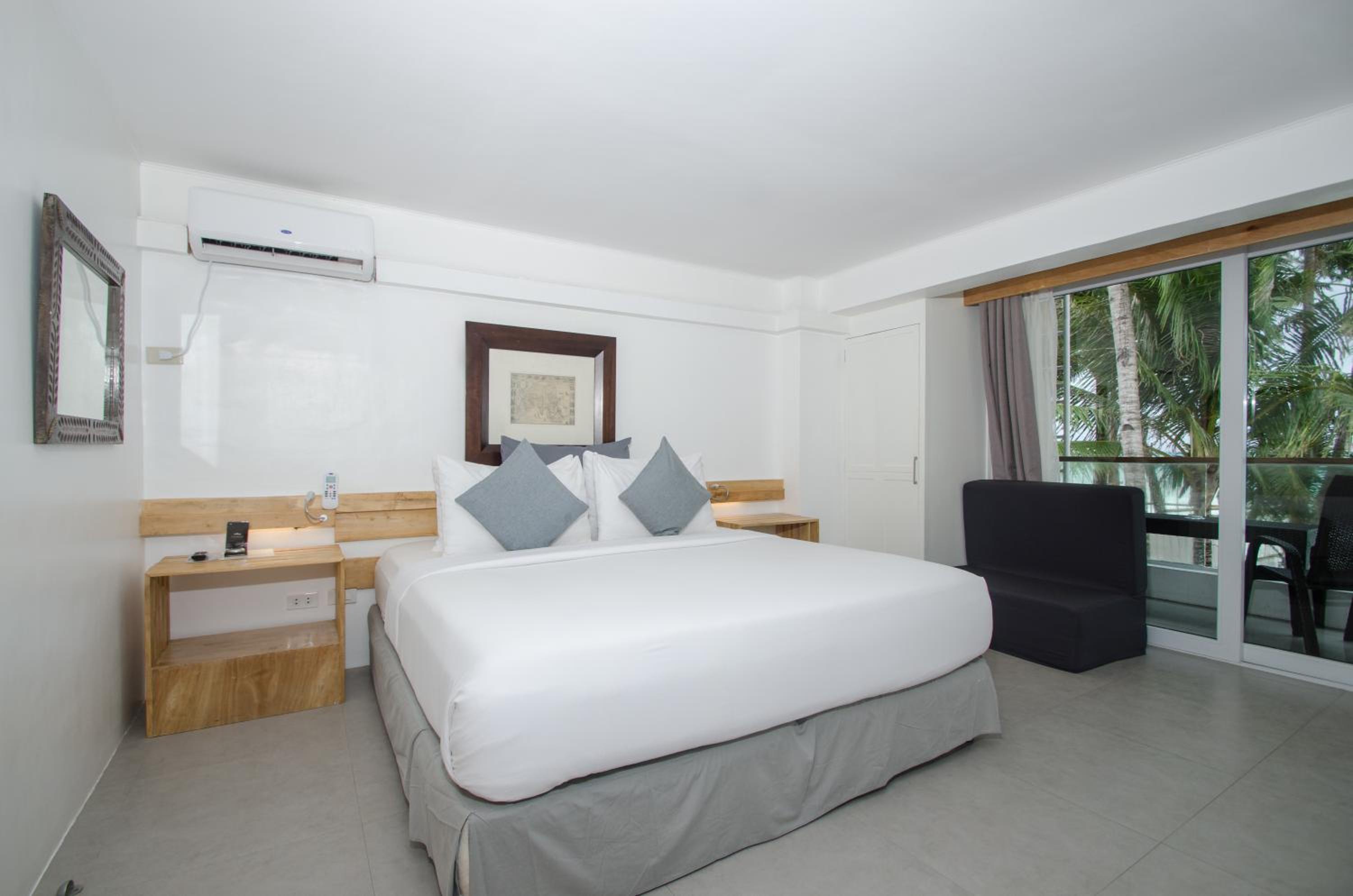 Premiere Room Beachfront with Sea View photo 2