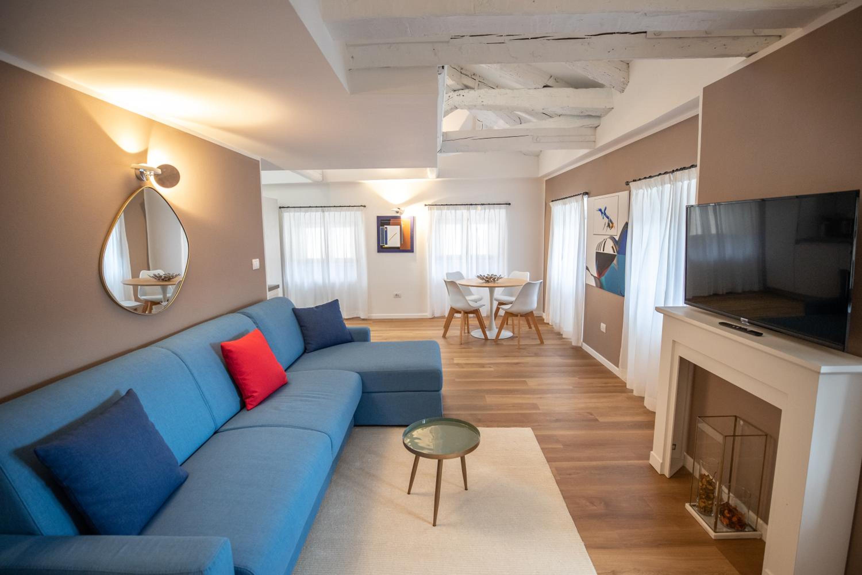 Apartment Split Level with Square View - Annex photo 2
