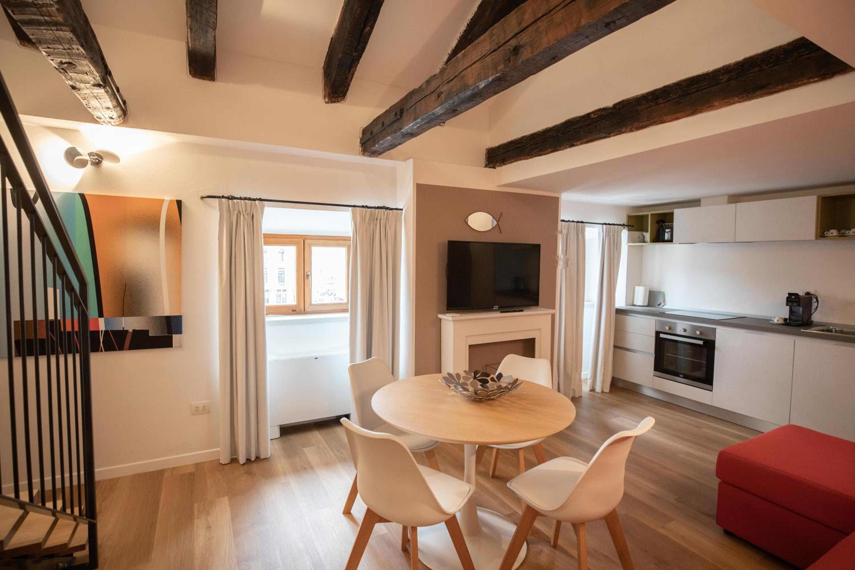 Apartment Split Level with Square View - Annex