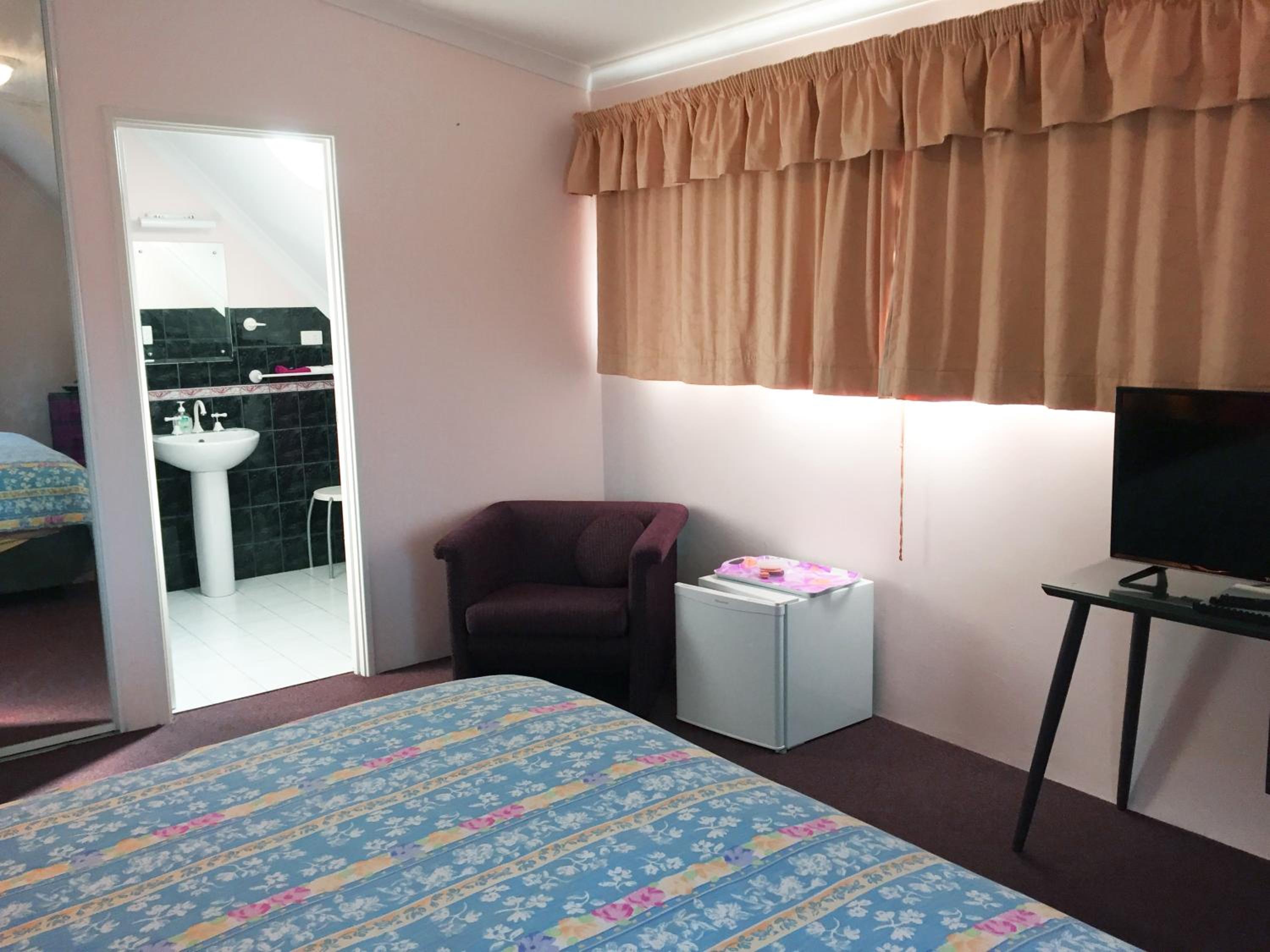 King Room with Private Bathroom photo 1