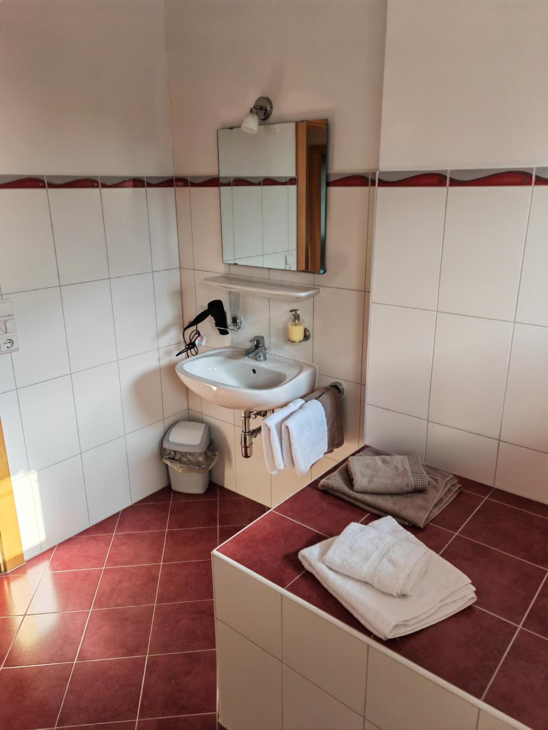Two-Bedroom Apartment with Mountain View photo 2