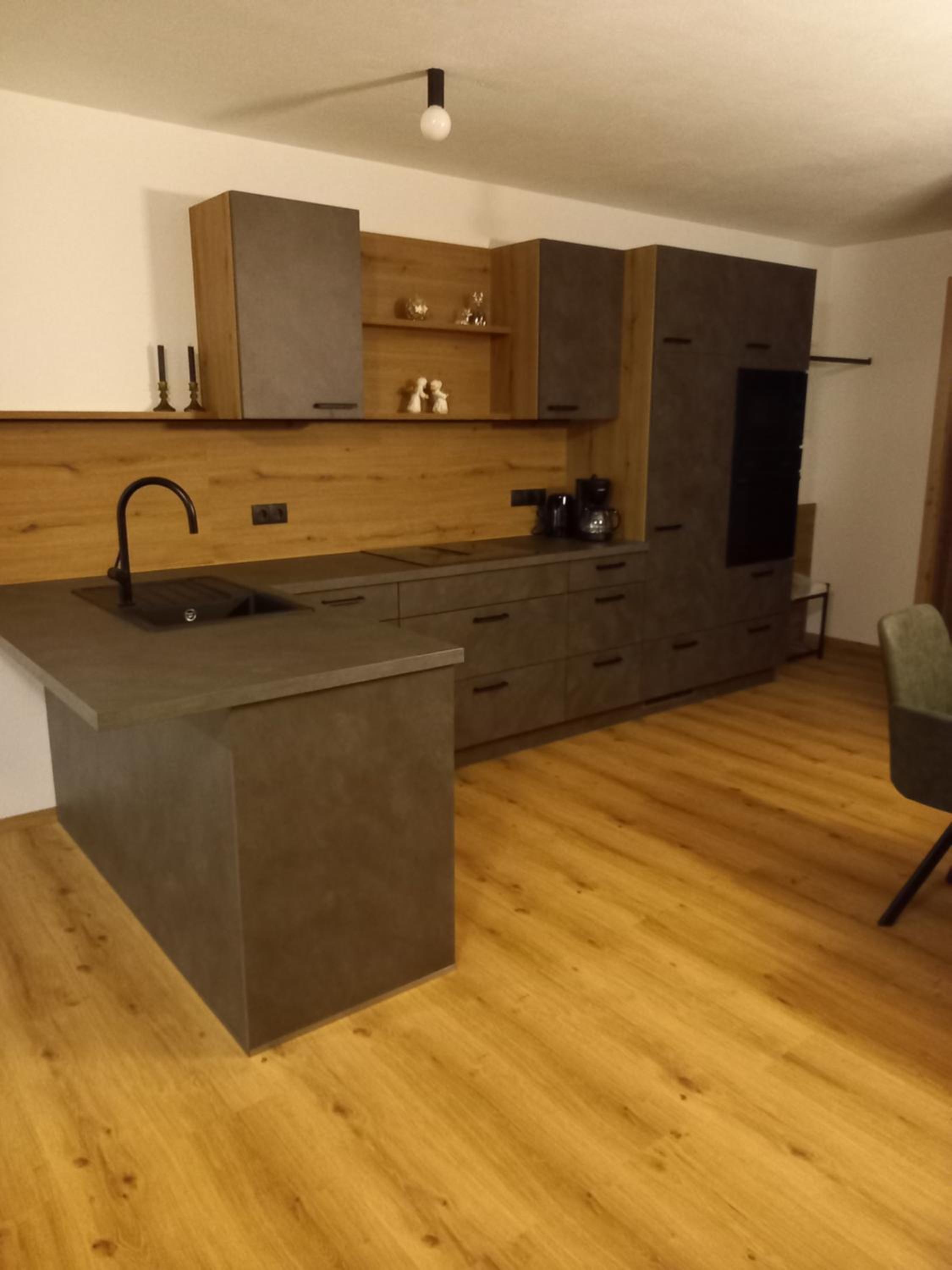 One-Bedroom Apartment photo 1