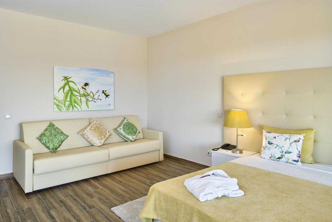 Deluxe Family Room - Photo 1