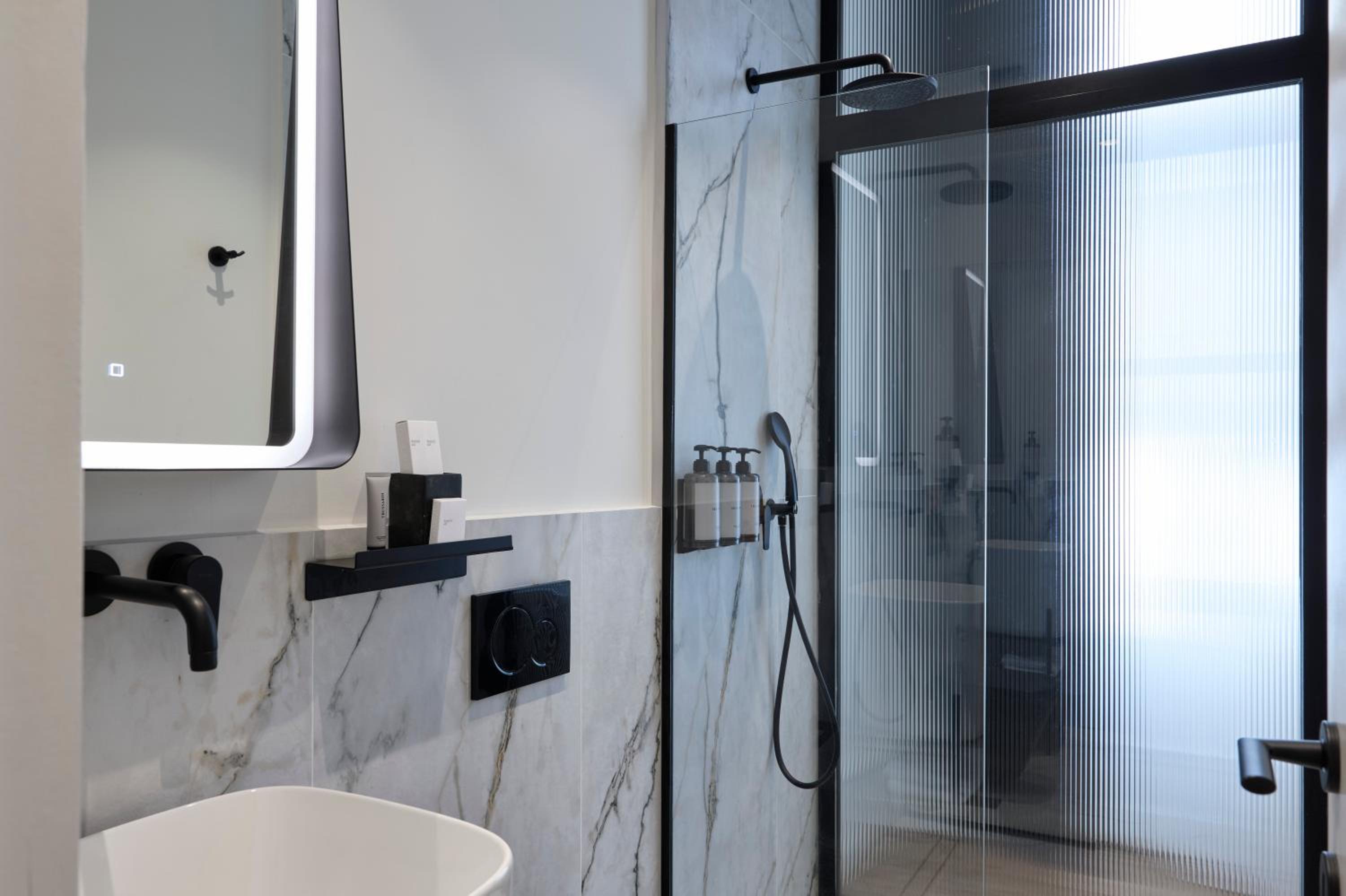 Deluxe Triple Room with Ermou View photo 2