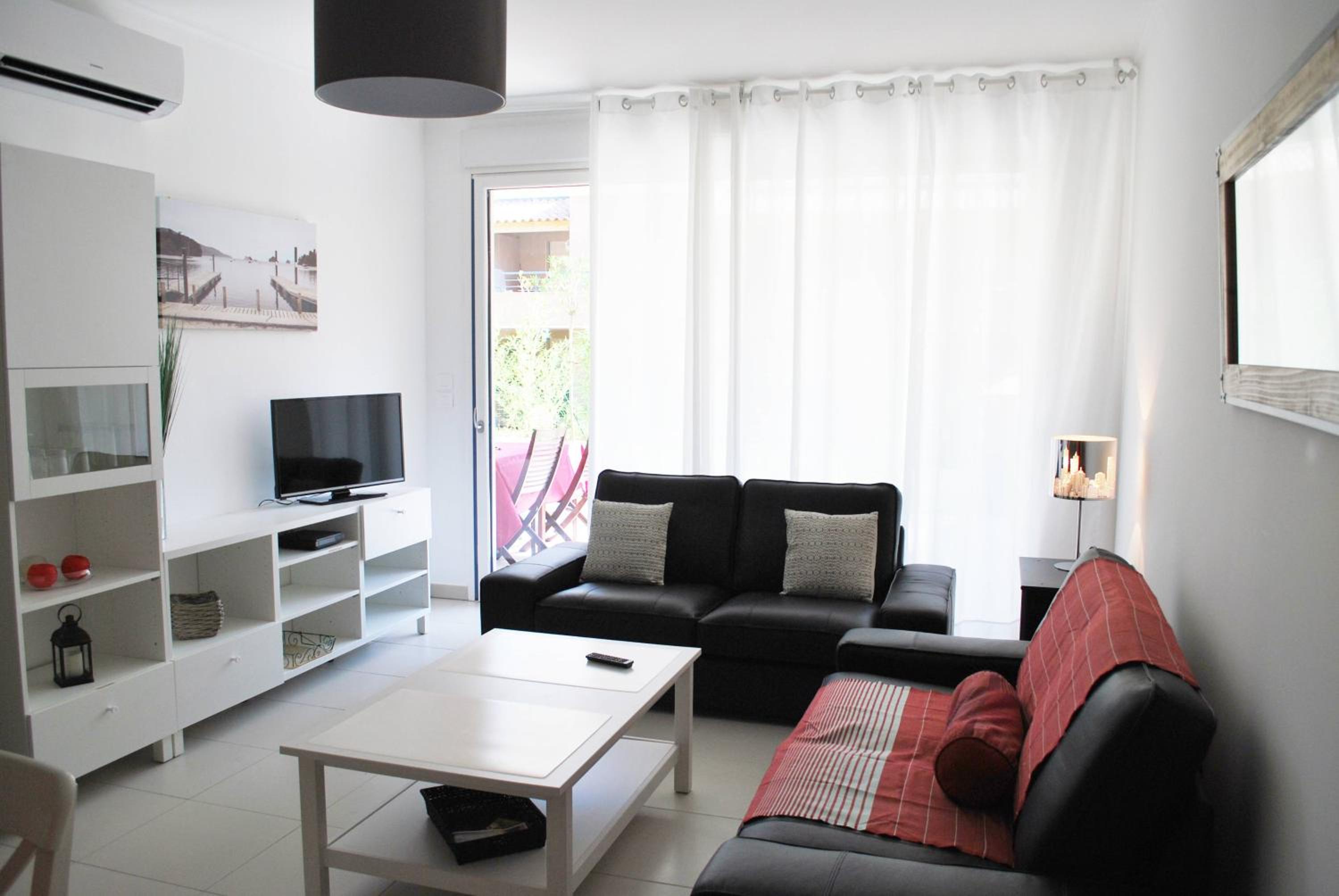 Apartment - Ground Floor photo 2