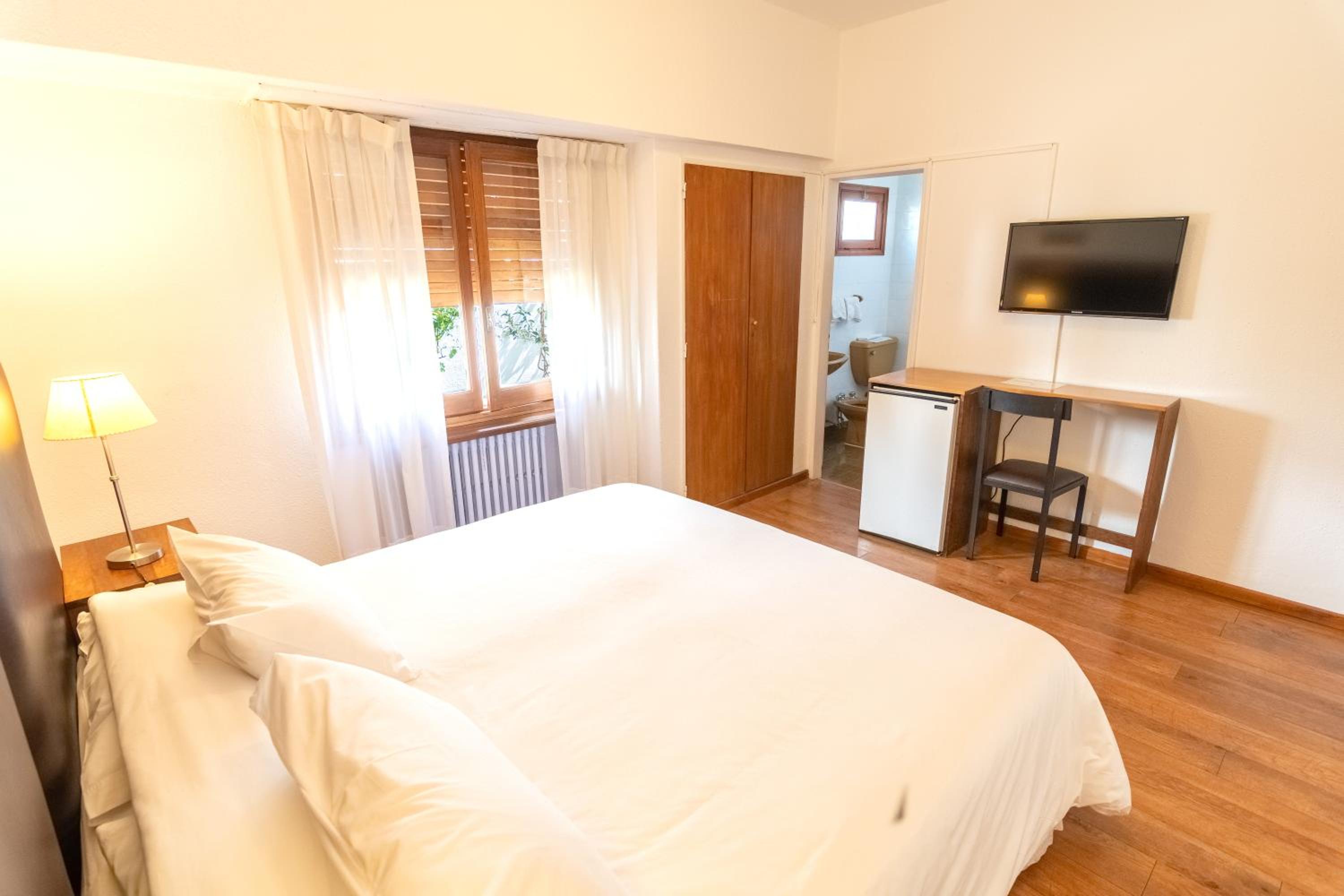 Budget Double Room photo 3