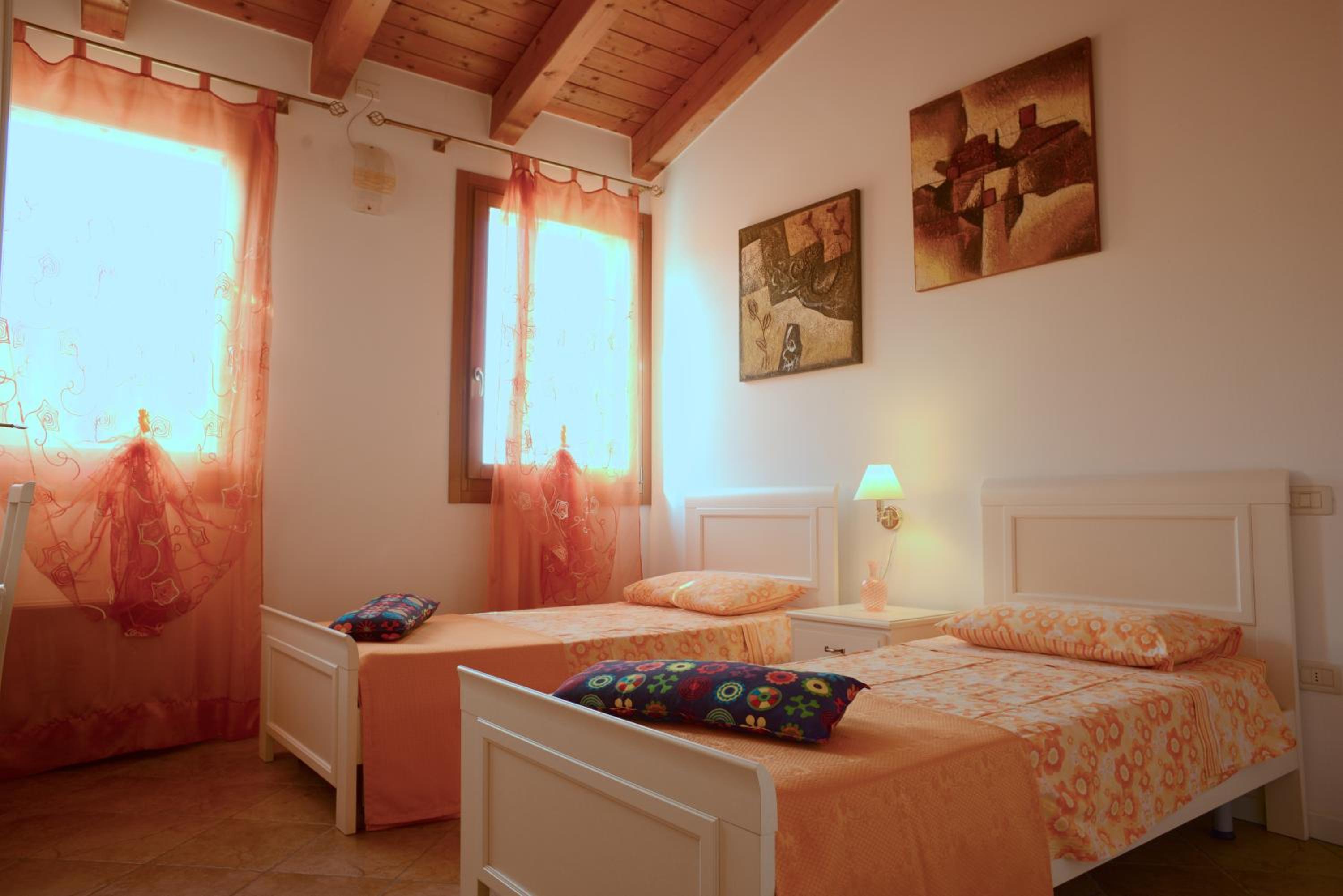 Large Twin Room photo 1